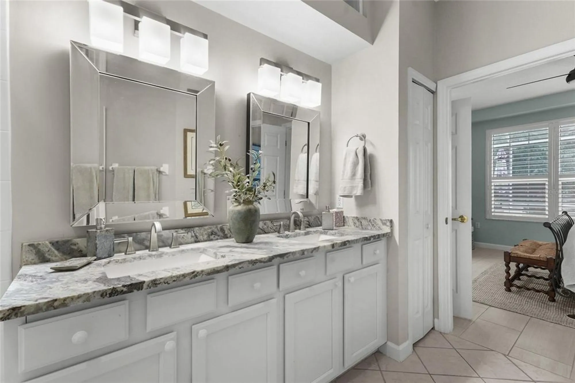 Property Slideshow image 23 of 54 | 4840 lakescene pl, Sarasota, FL, 34243