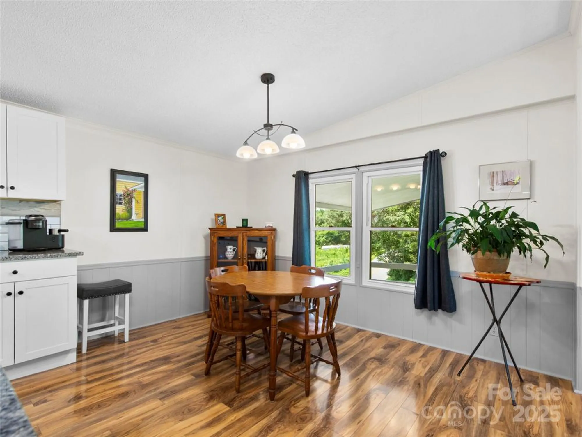 Property Slideshow image 12 of 27 | 200 cranbrook cir, Hendersonville, NC, 28792