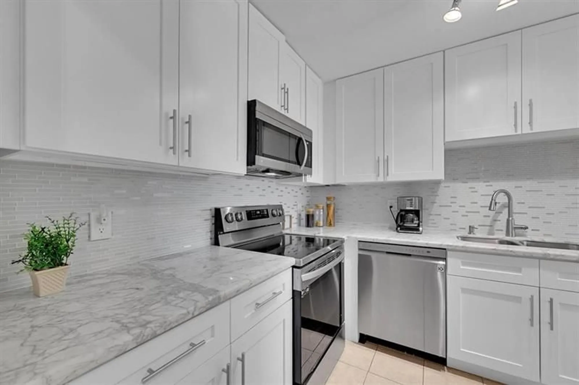 Property Slideshow image 7 of 32 | 1001 flame vine ave apt 201, Delray Beach, FL, 33445