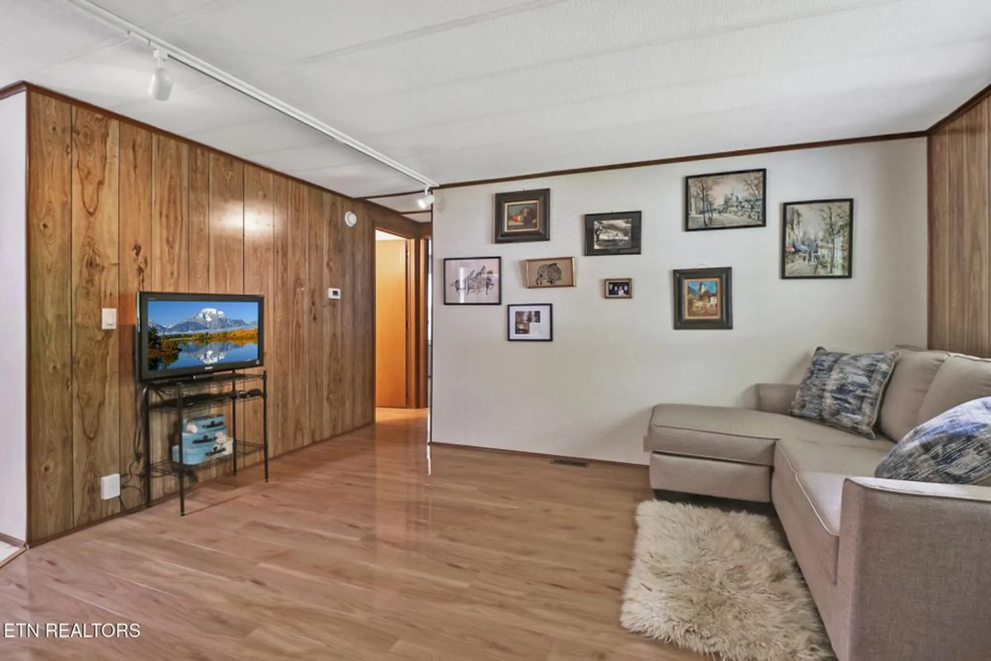 Property Slideshow image 16 of 28 | 20 robin hood ln, Crossville, TN, 38558