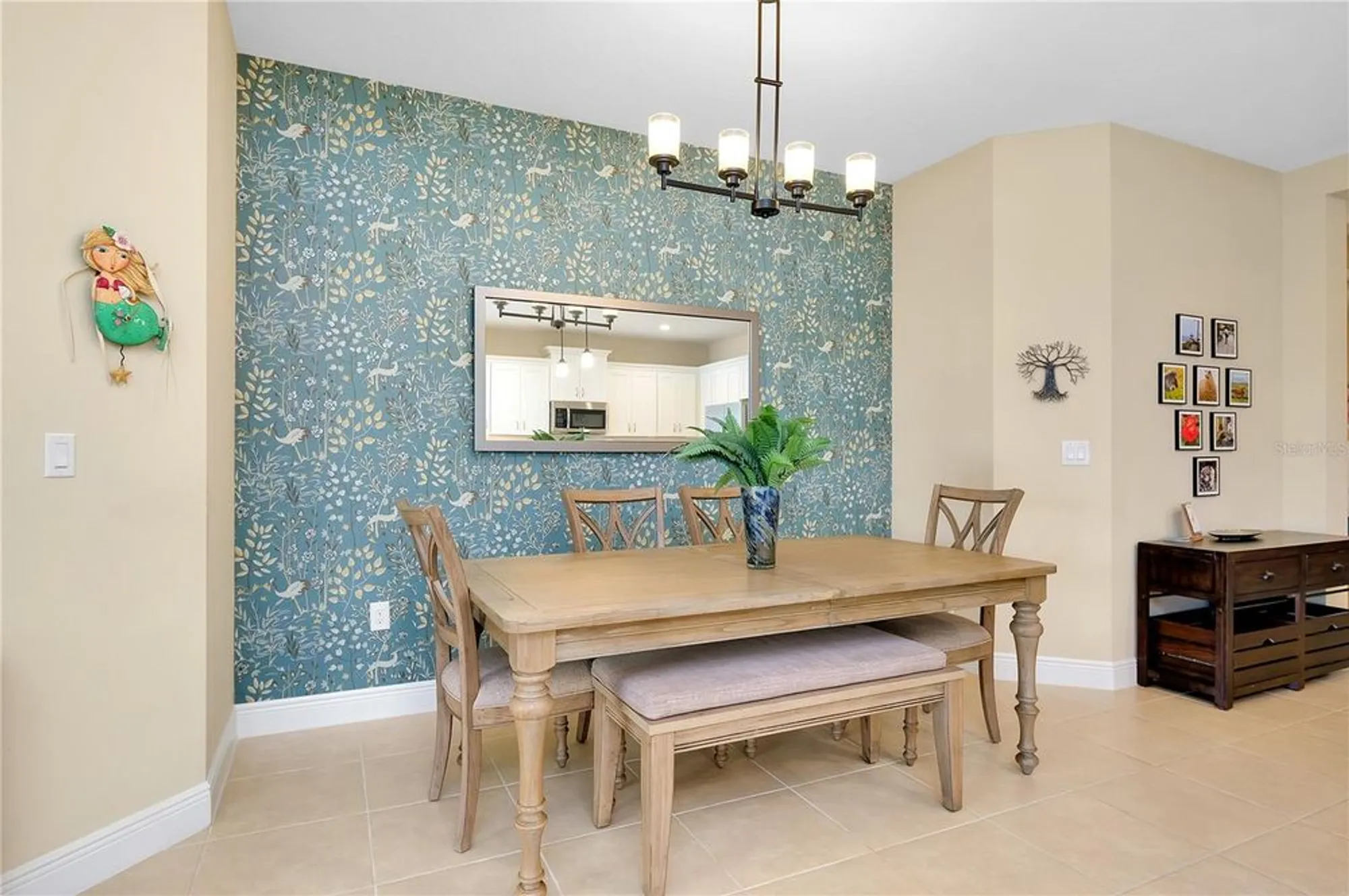 Property Slideshow image 21 of 59 | 21629 avon park ct, Venice, FL, 34293