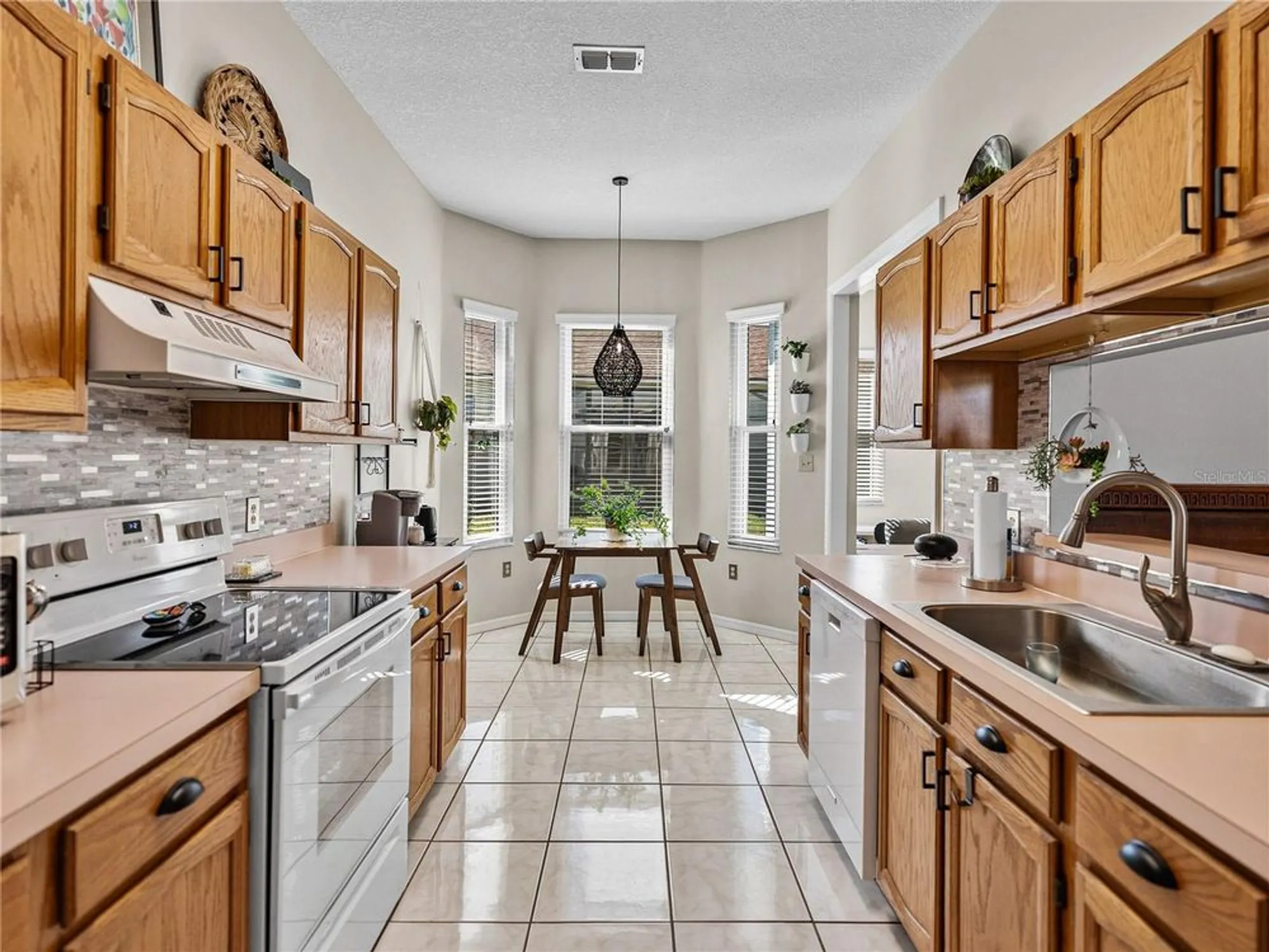 Property Slideshow image 7 of 42 | 6052 condor dr, Lakeland, FL, 33809