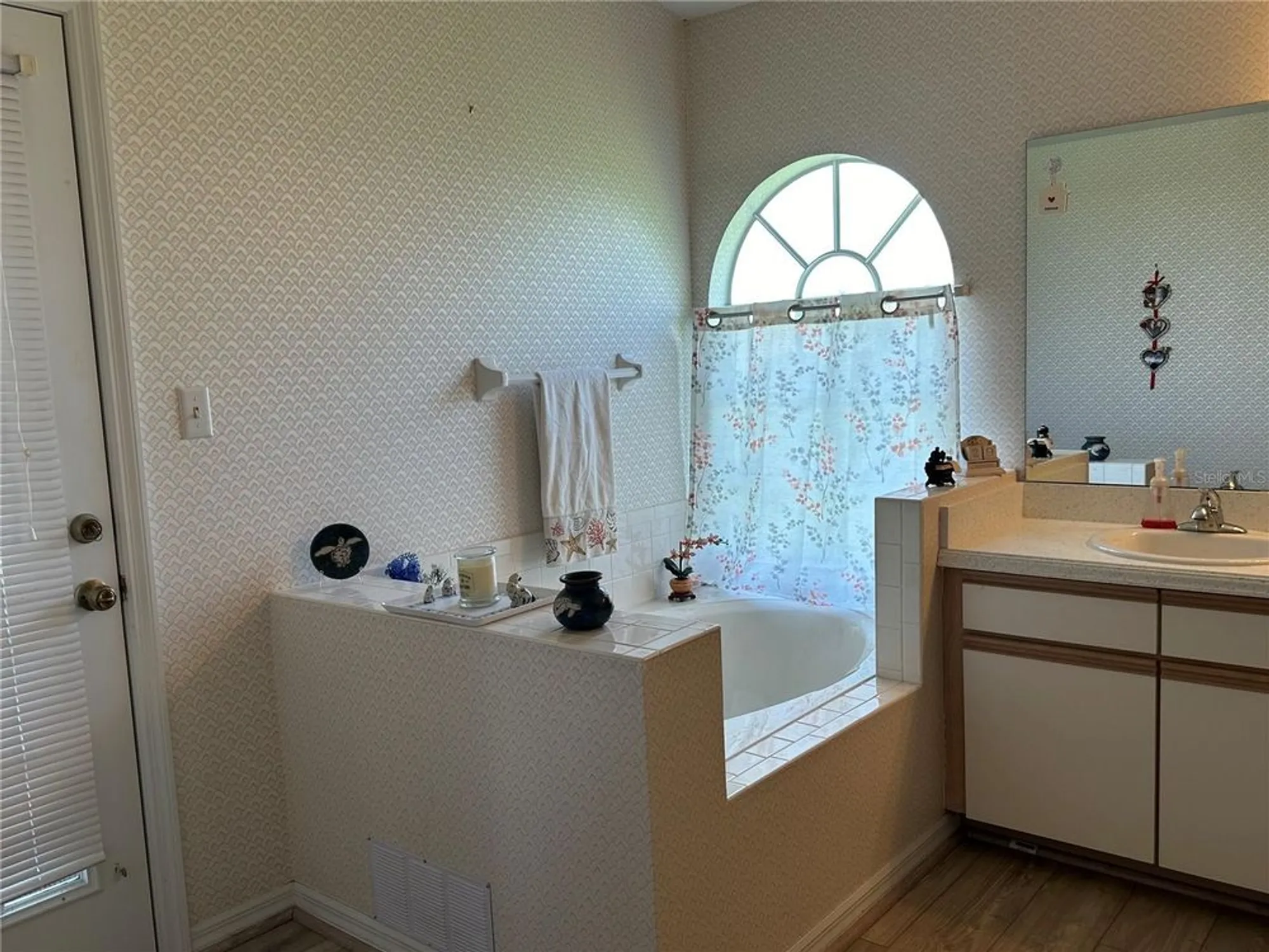 Property Slideshow image 21 of 31 | 25313 jasmine ct, Leesburg, FL, 34748