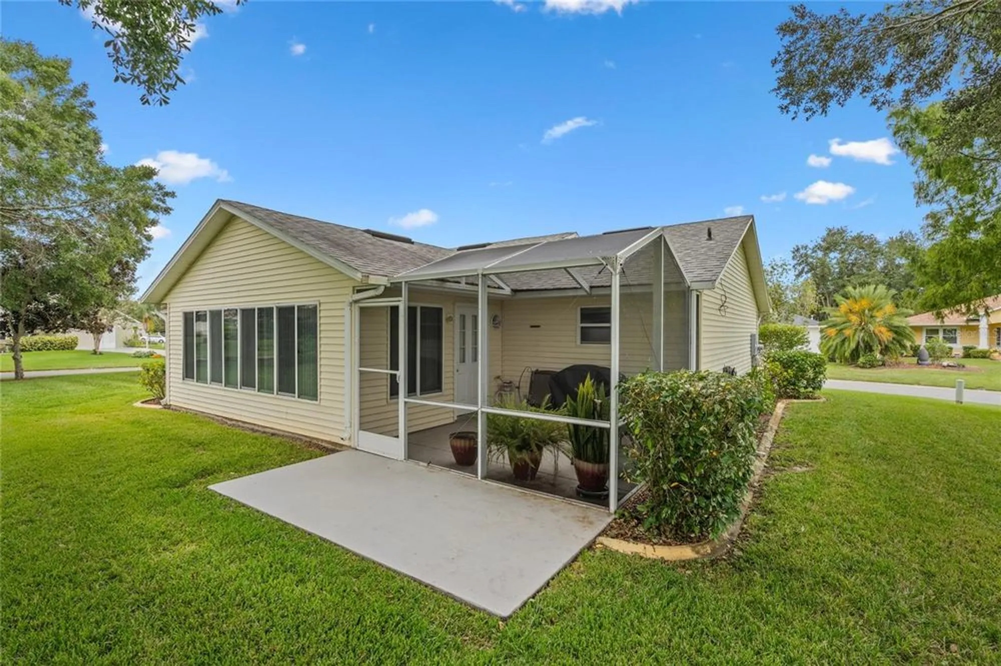 Property Slideshow image 22 of 47 | 27107 racquet cir, Leesburg, FL, 34748