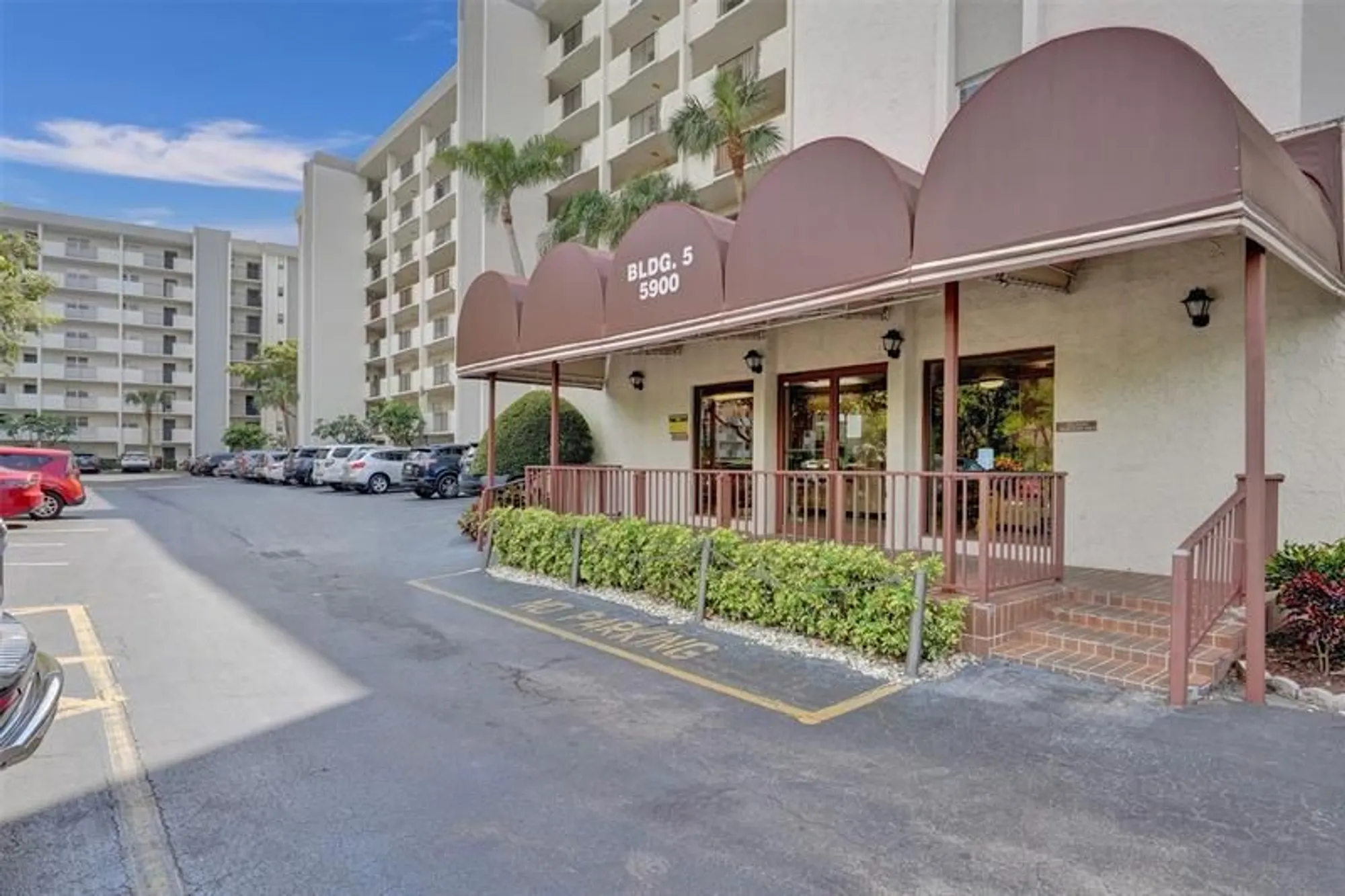 Property Slideshow image 10 of 39 | 5900 nw 44th st apt 602, Lauderhill, FL, 33319