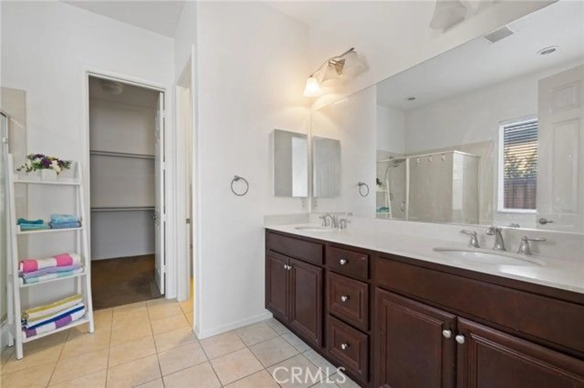 Property Slideshow image 14 of 28 | 9904 toscana dr, Bakersfield, CA, 93306