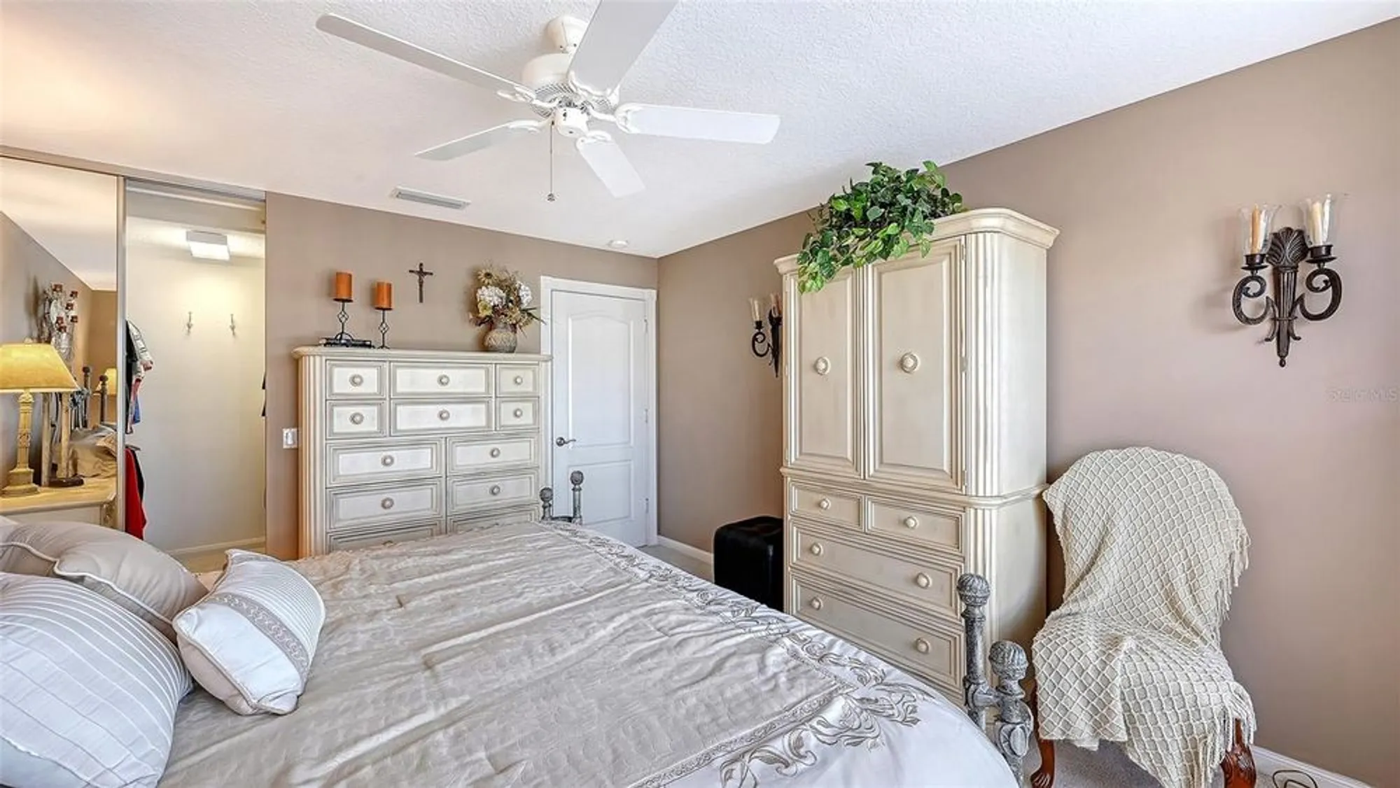 Property Slideshow image 25 of 87 | 5770 ivrea dr, Sarasota, FL, 34238