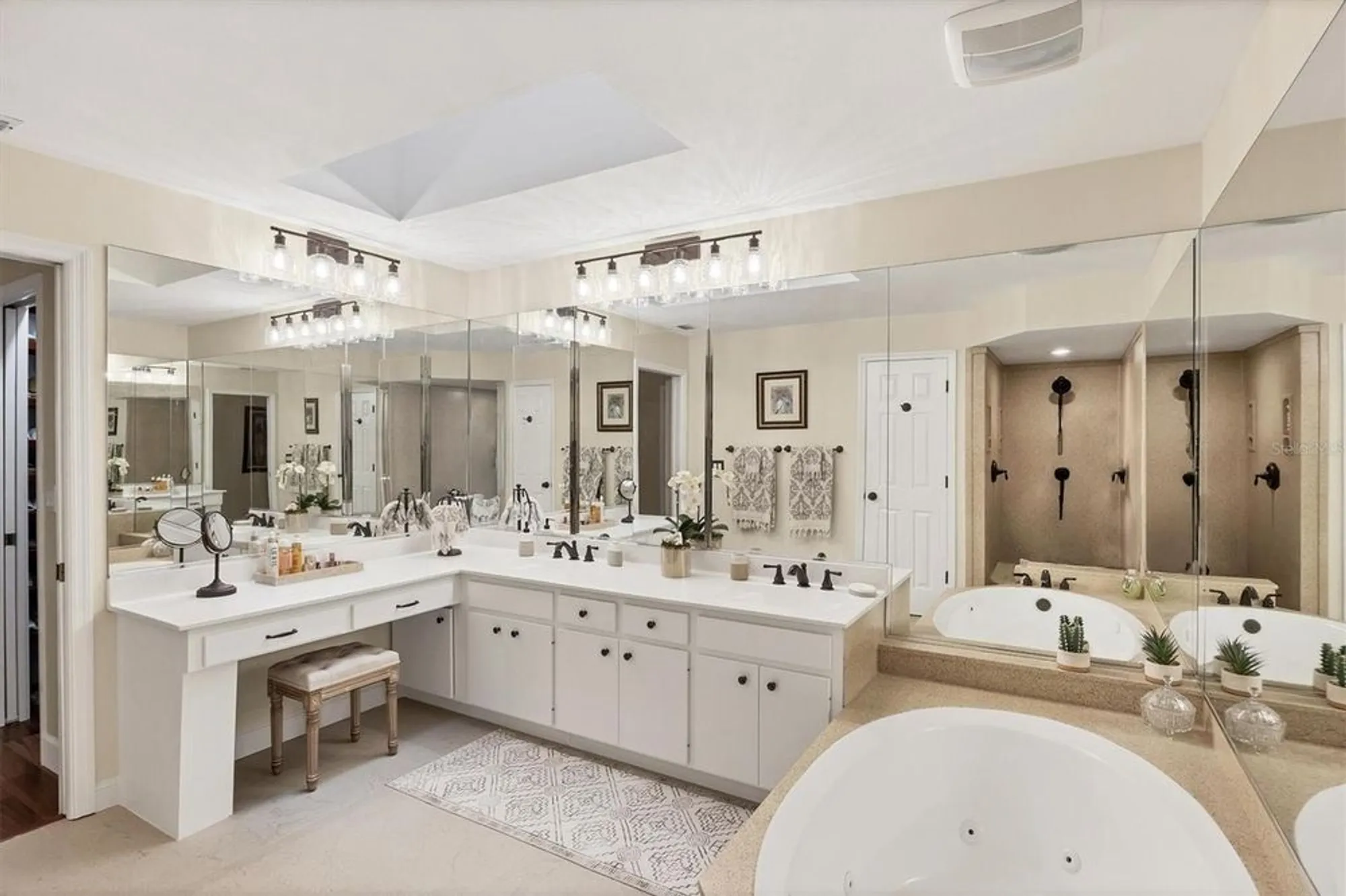 Property Slideshow image 43 of 94 | 7254 oak moss dr 72, Sarasota, FL, 34241