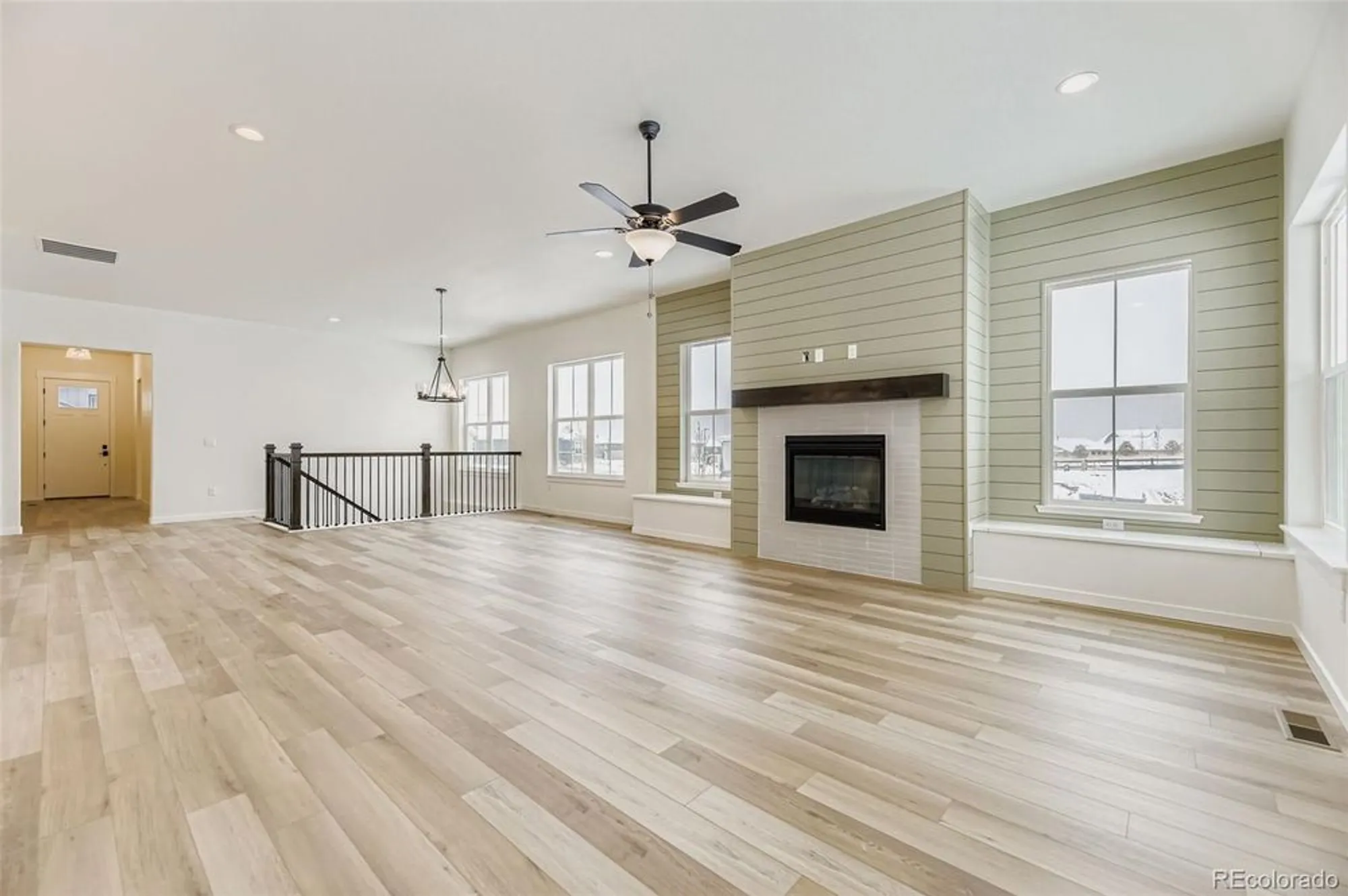 Property Slideshow image 5 of 26 | 8902 s riviera way, Aurora, CO, 80016