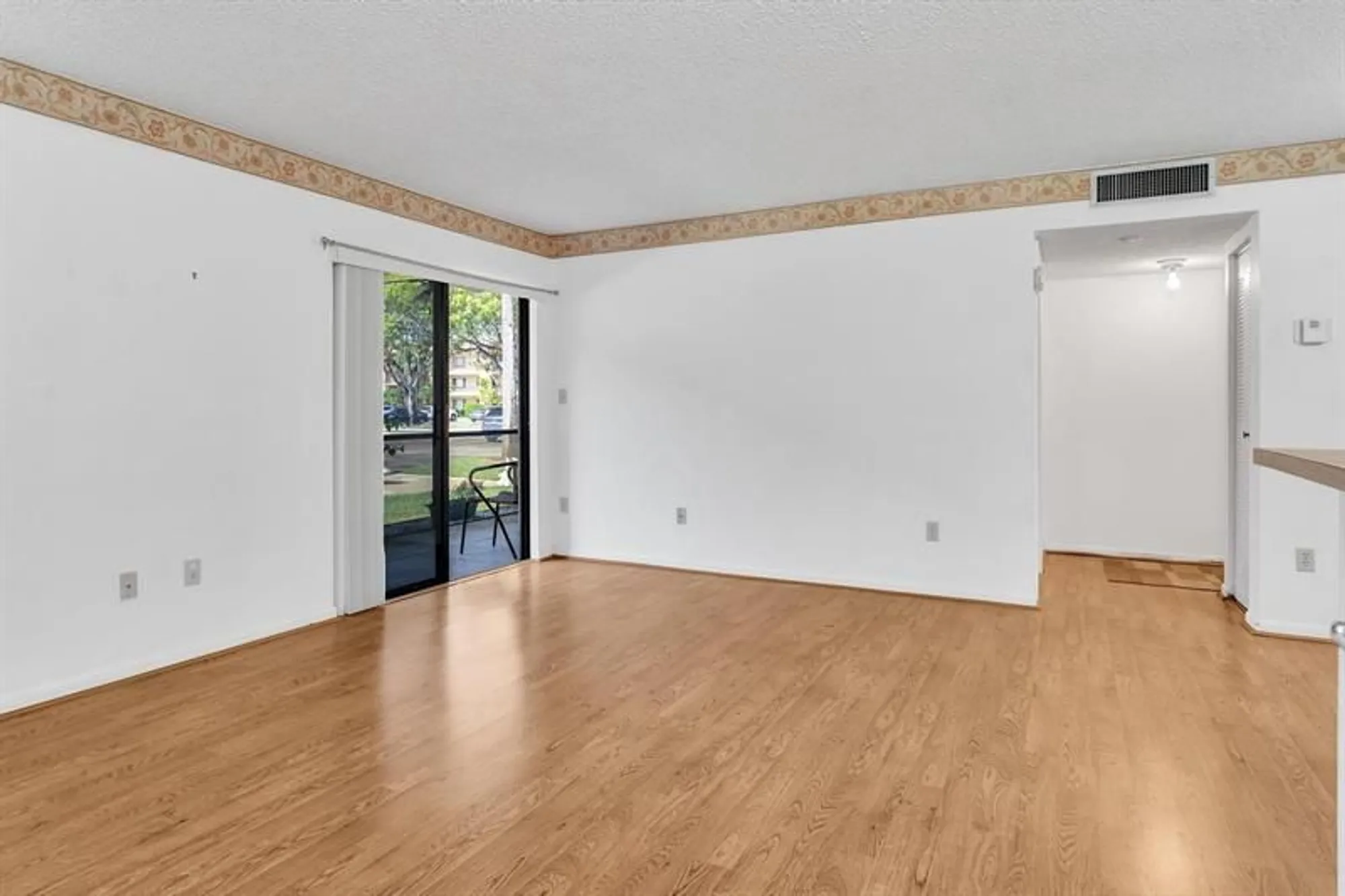 Property Slideshow image 6 of 34 | 7717 ashmont cr 109, Tamarac, FL, 33321