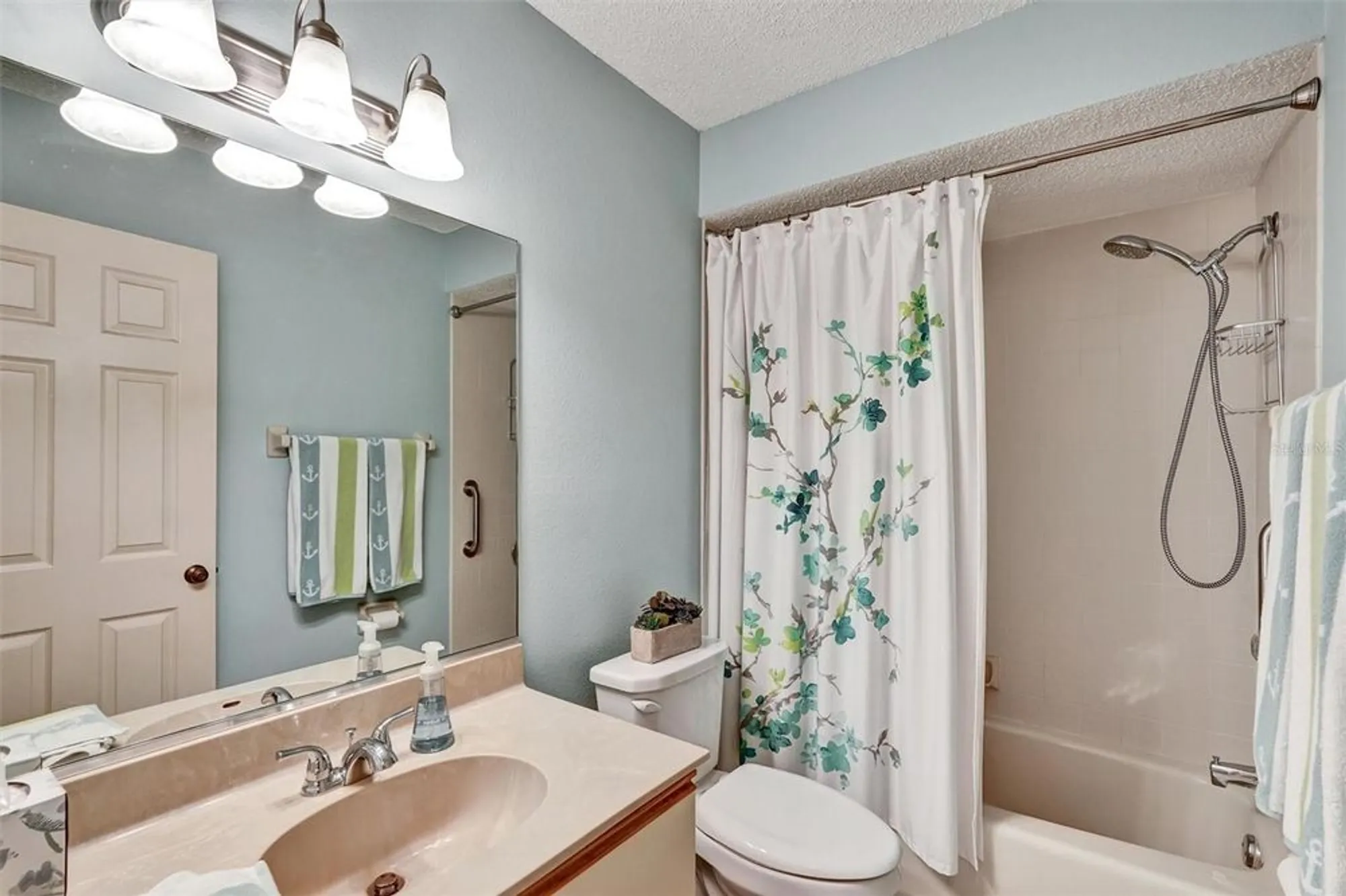 Property Slideshow image 23 of 27 | 6221 timber lake dr unit c10, Sarasota, FL, 34243