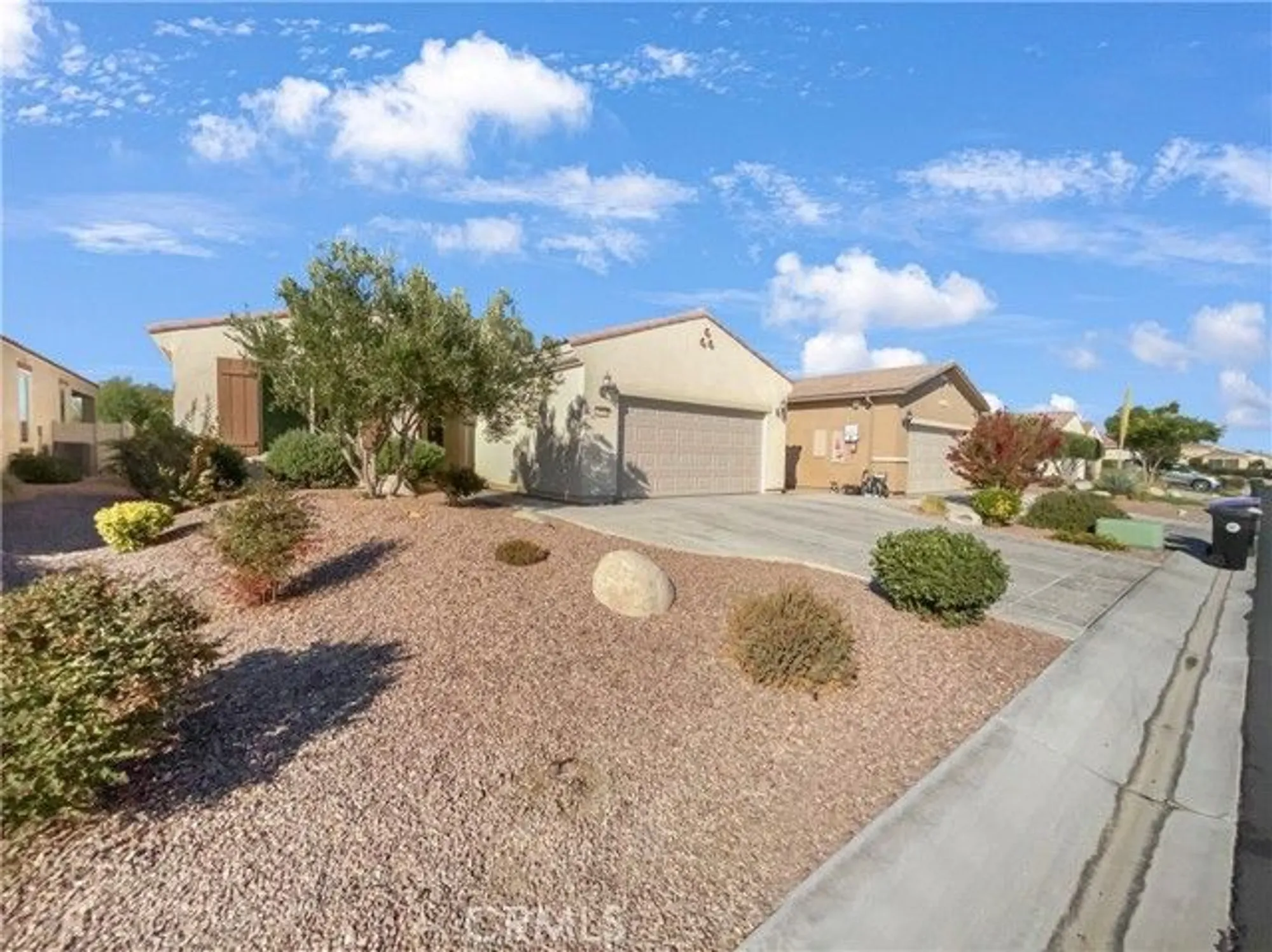 Property Slideshow image 2 of 18 | 11444 river run st, Apple Valley, CA, 92308