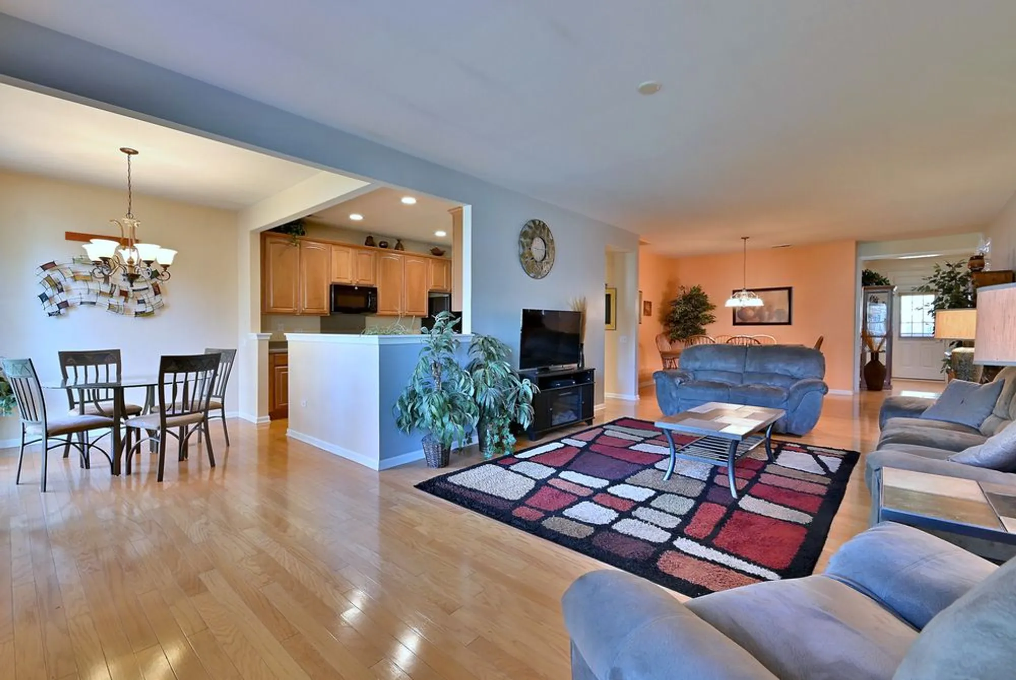 Property Slideshow image 16 of 36 | 2832 beacon point cir, Elgin, IL, 60124
