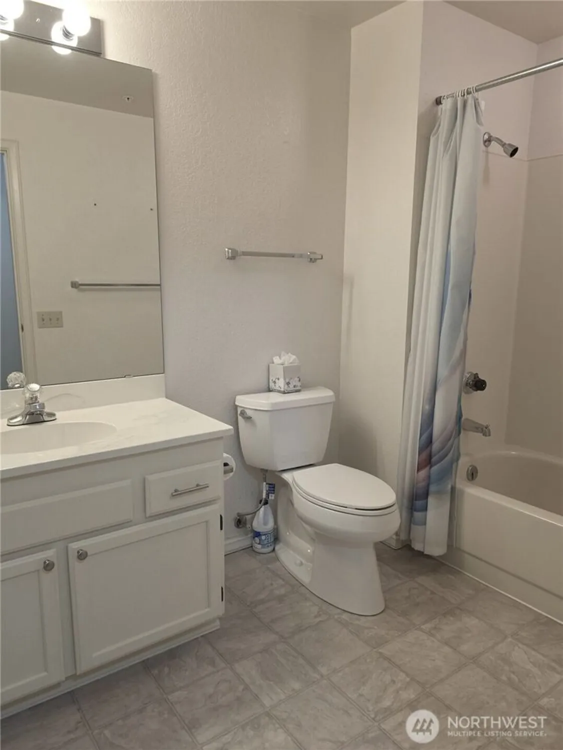 Property Slideshow image 21 of 40 | 3935 226th pl 313, Issaquah, WA, 98029