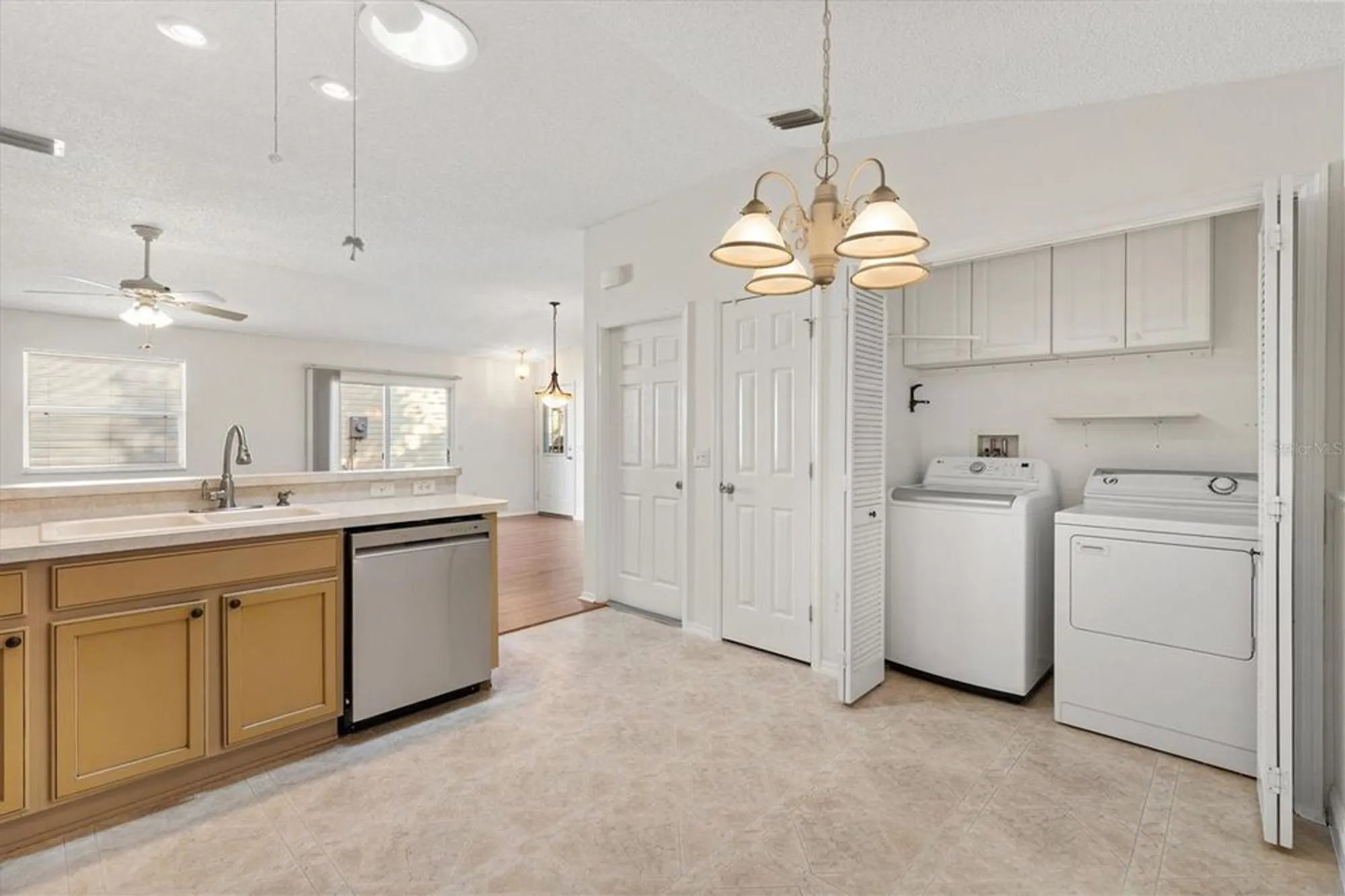 Property Slideshow image 20 of 33 | 428 canterbury ct, The Villages, FL, 32162