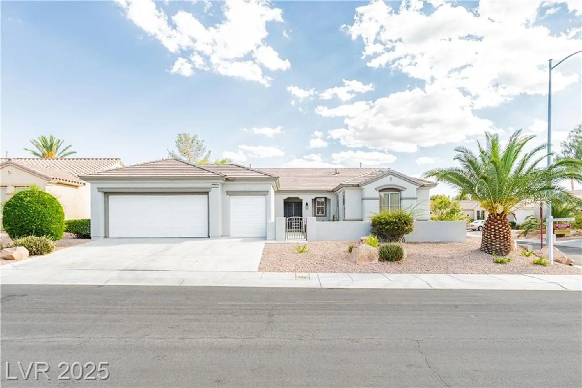 Property Slideshow image 2 of 72 | 2589 evansville ave, Henderson, NV, 89052