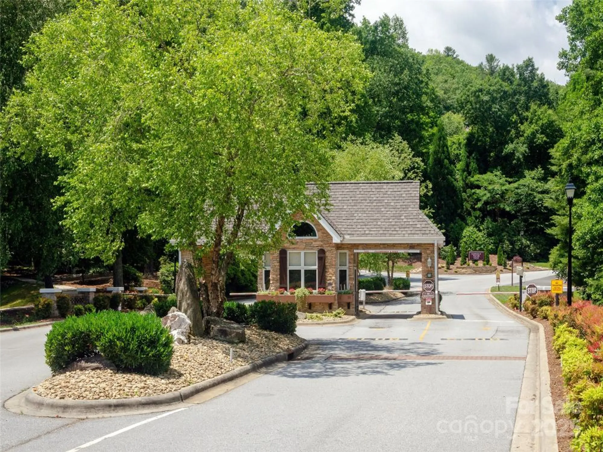 Property Slideshow image 39 of 44 | 17 high park ct, Hendersonville, NC, 28791