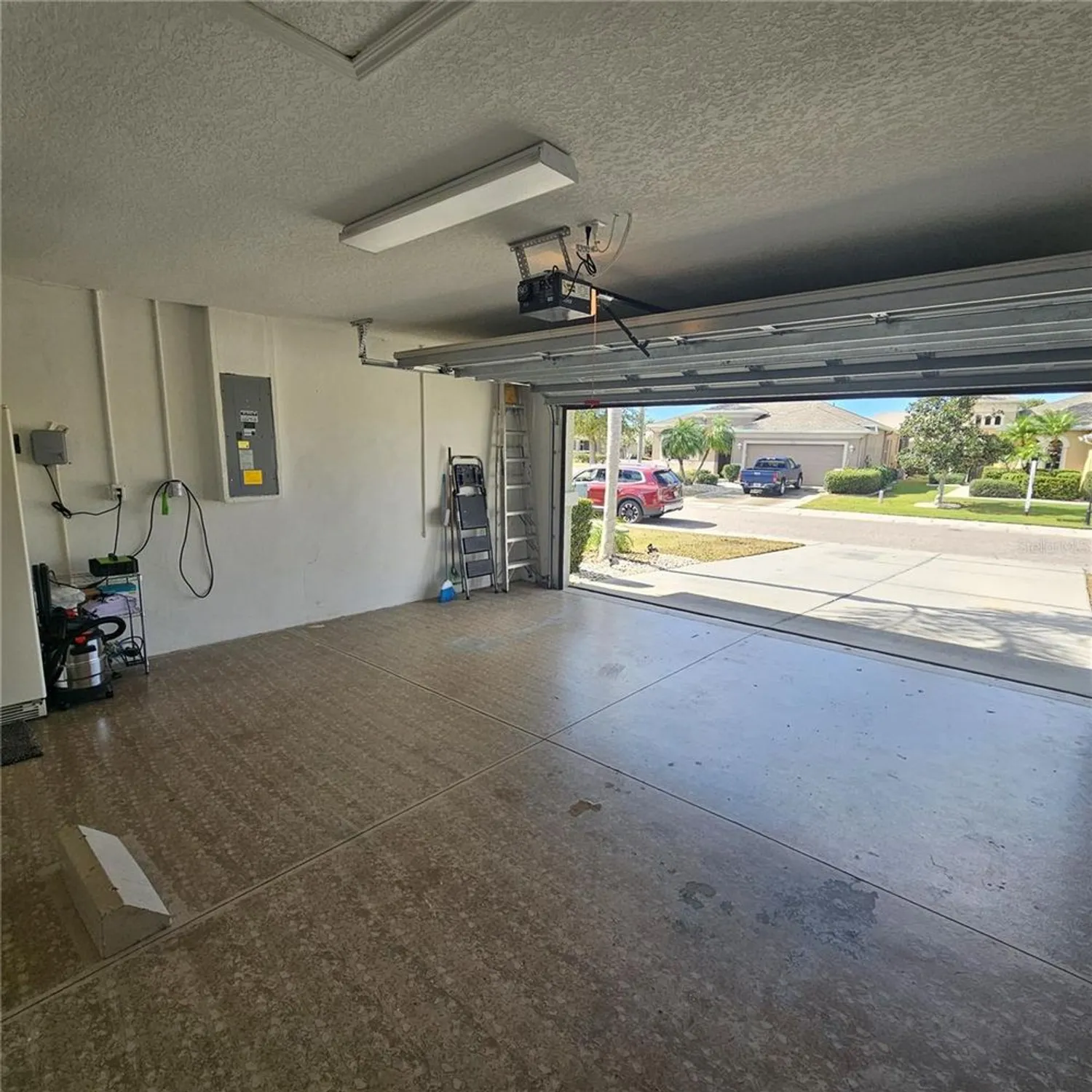 Property Slideshow image 40 of 44 | 920 regal manor way, Sun City Center, FL, 33573