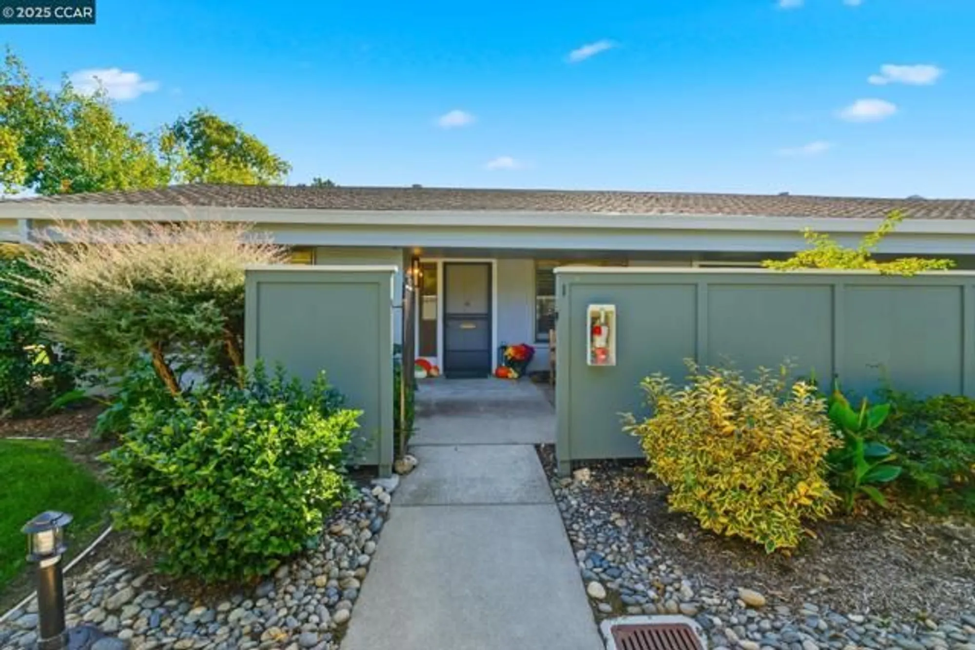 Property Slideshow image 1 of 29 | 2425 pine knoll dr 1, Walnut Creek, CA, 94595