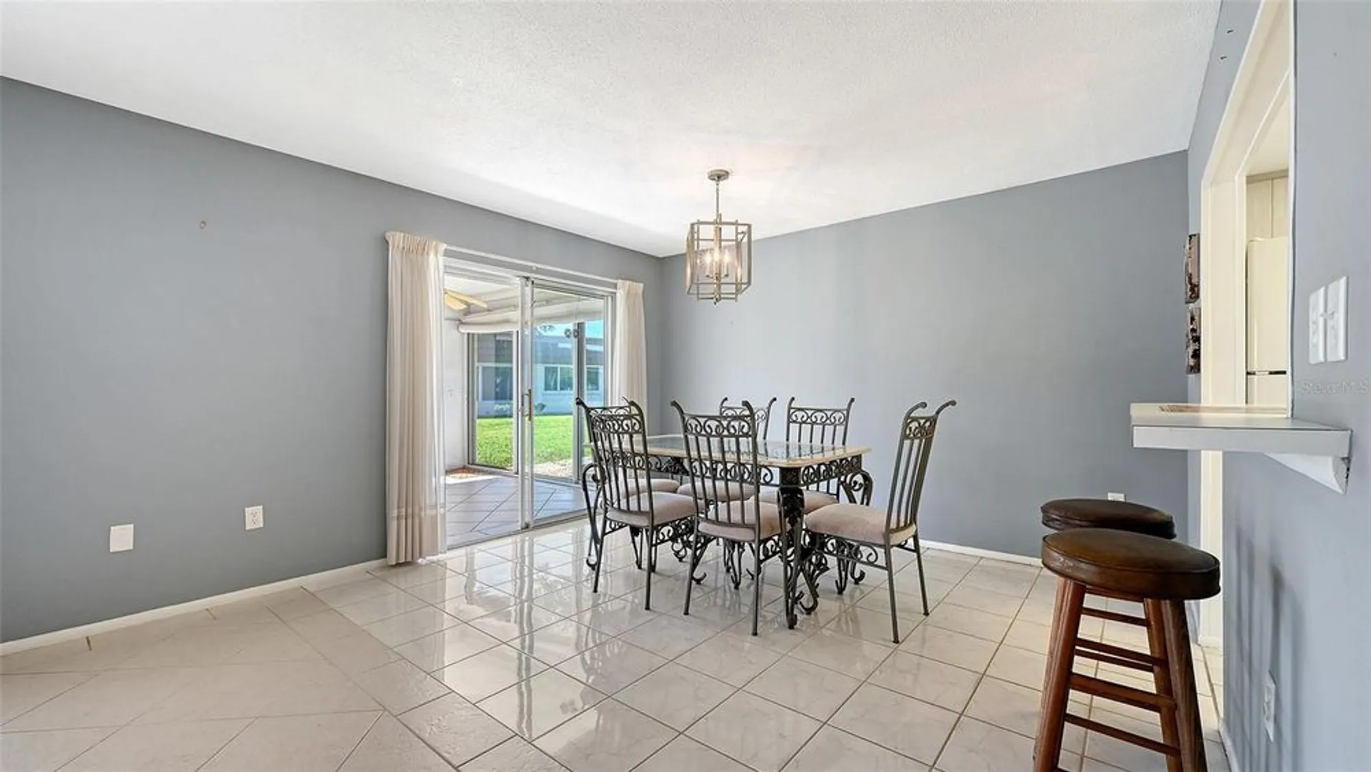 Property Slideshow image 11 of 47 | 5474 riverbluff cir v35, Sarasota, FL, 34231
