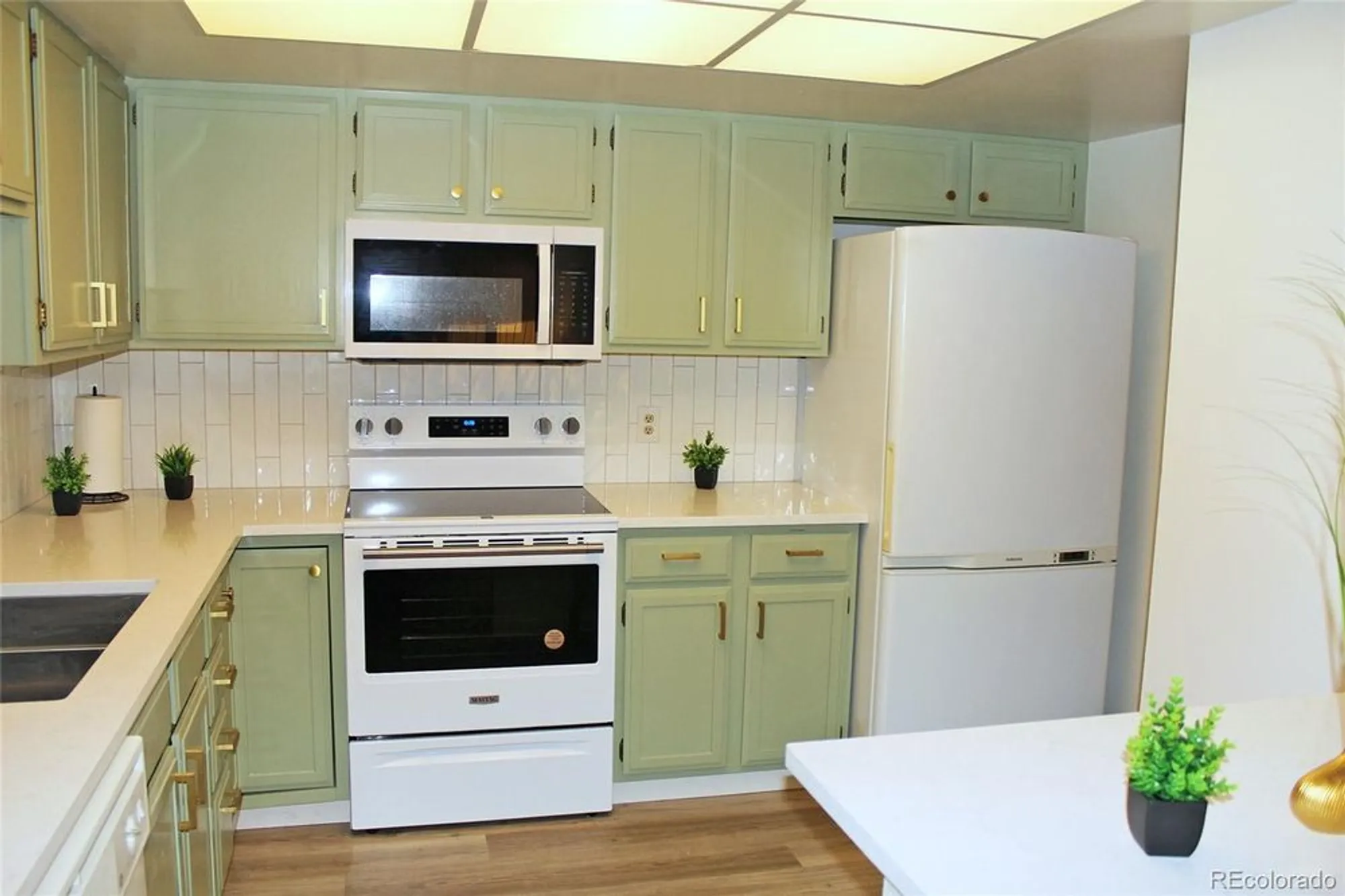 Property Slideshow image 6 of 22 | 13890 e marina dr apt 612, Aurora, CO, 80014