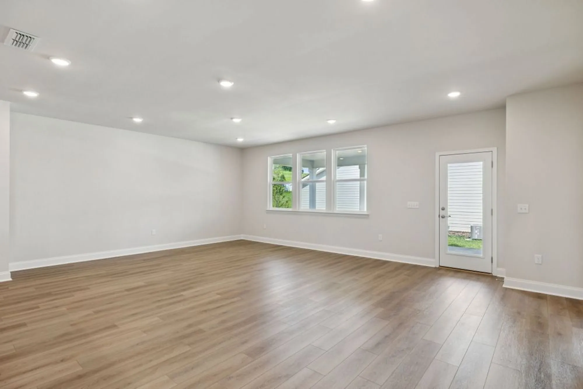 Property Slideshow image 19 of 38 | 344 stonehaus cir, Antioch, TN, 37013