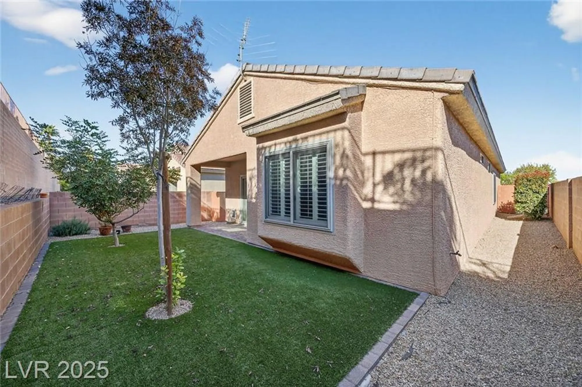 Property Slideshow image 18 of 27 | 545 cypress gardens pl, Henderson, NV, 89012