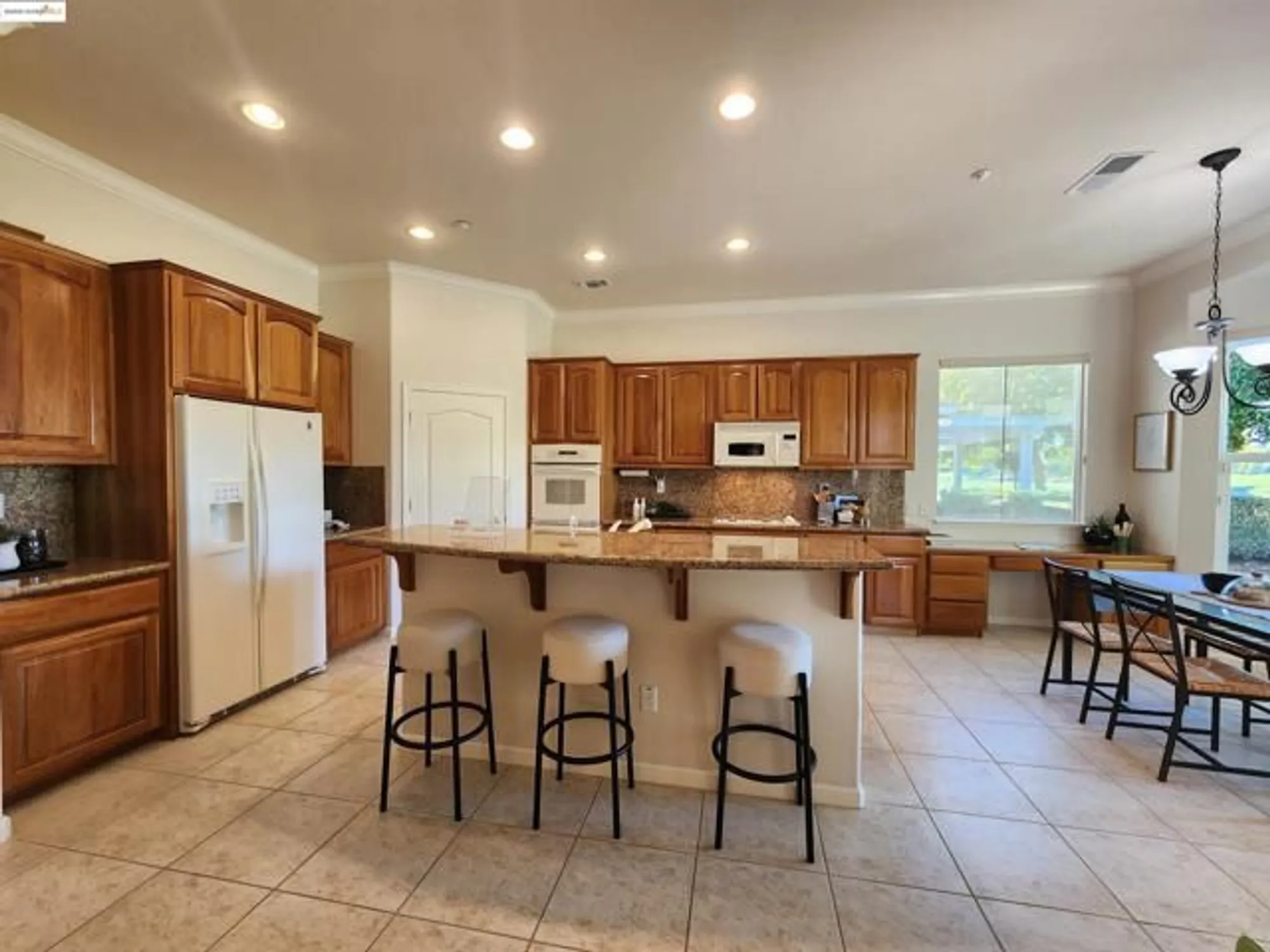 Property Slideshow image 14 of 49 | 930 suntan ln, Brentwood, CA, 94513