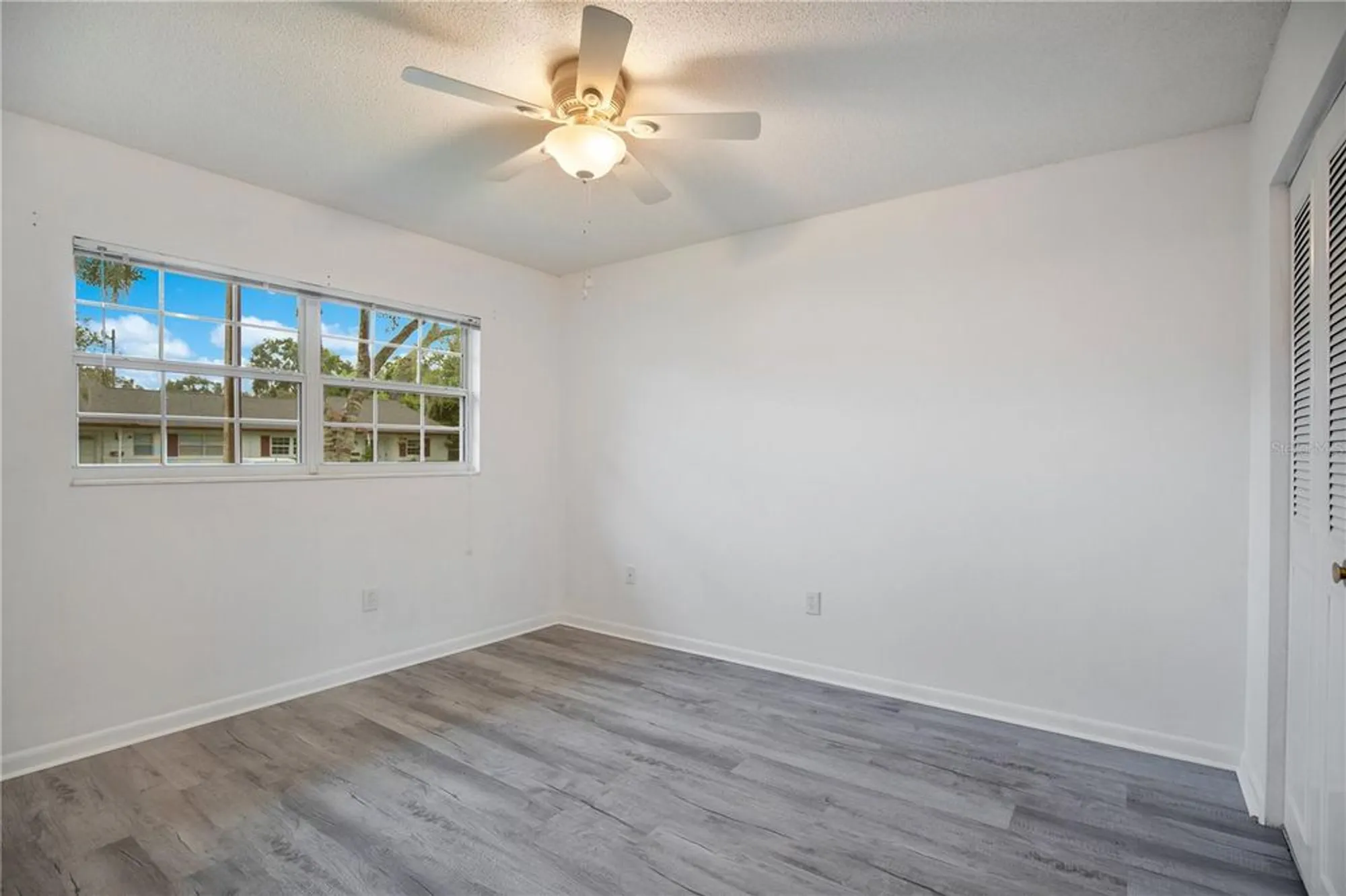Property Slideshow image 14 of 23 | 239 n hill ave # 110, Deland, FL, 32724