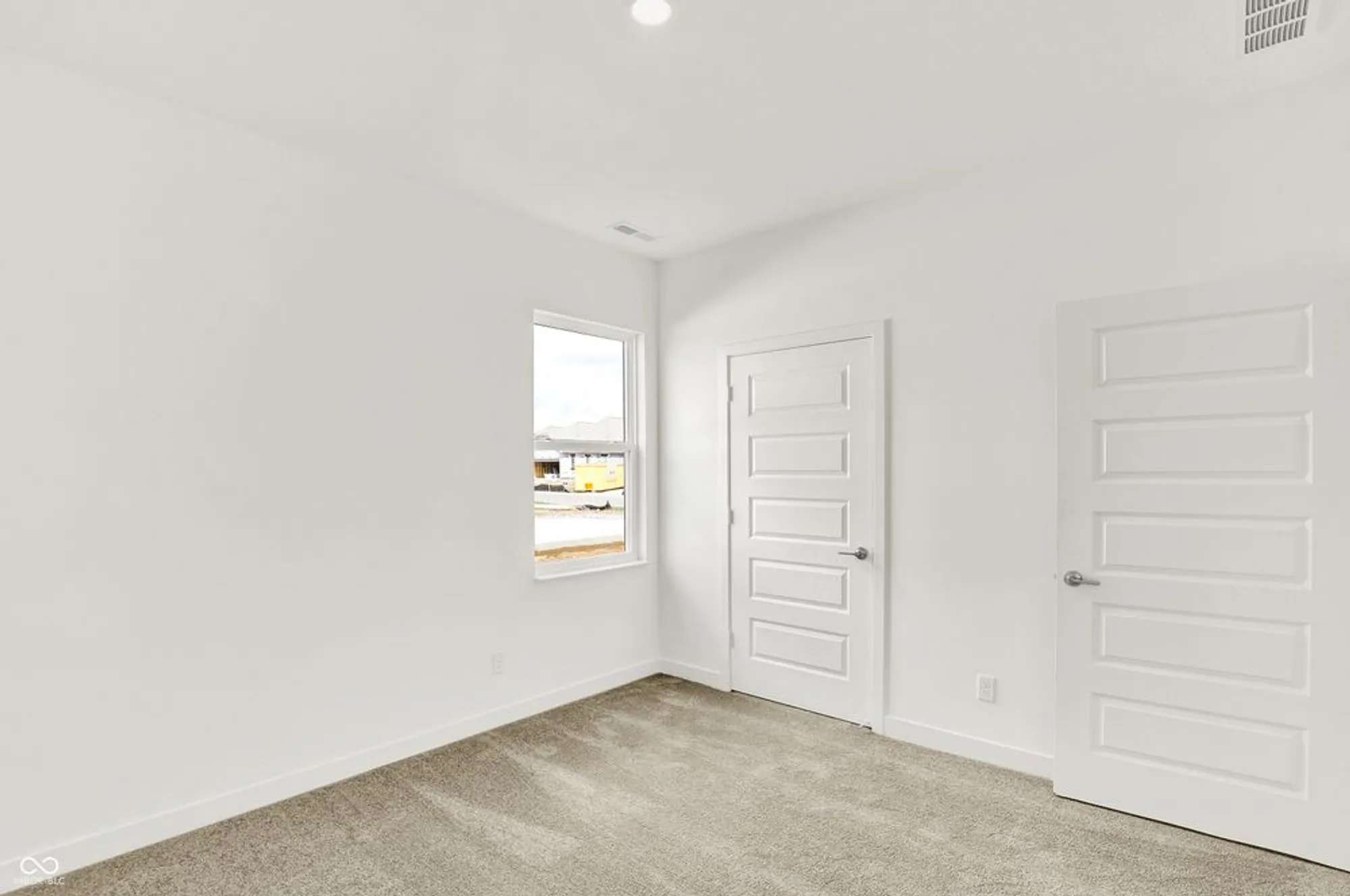 Property Slideshow image 36 of 44 | 5363 foxley park ln, Avon, IN, 46123