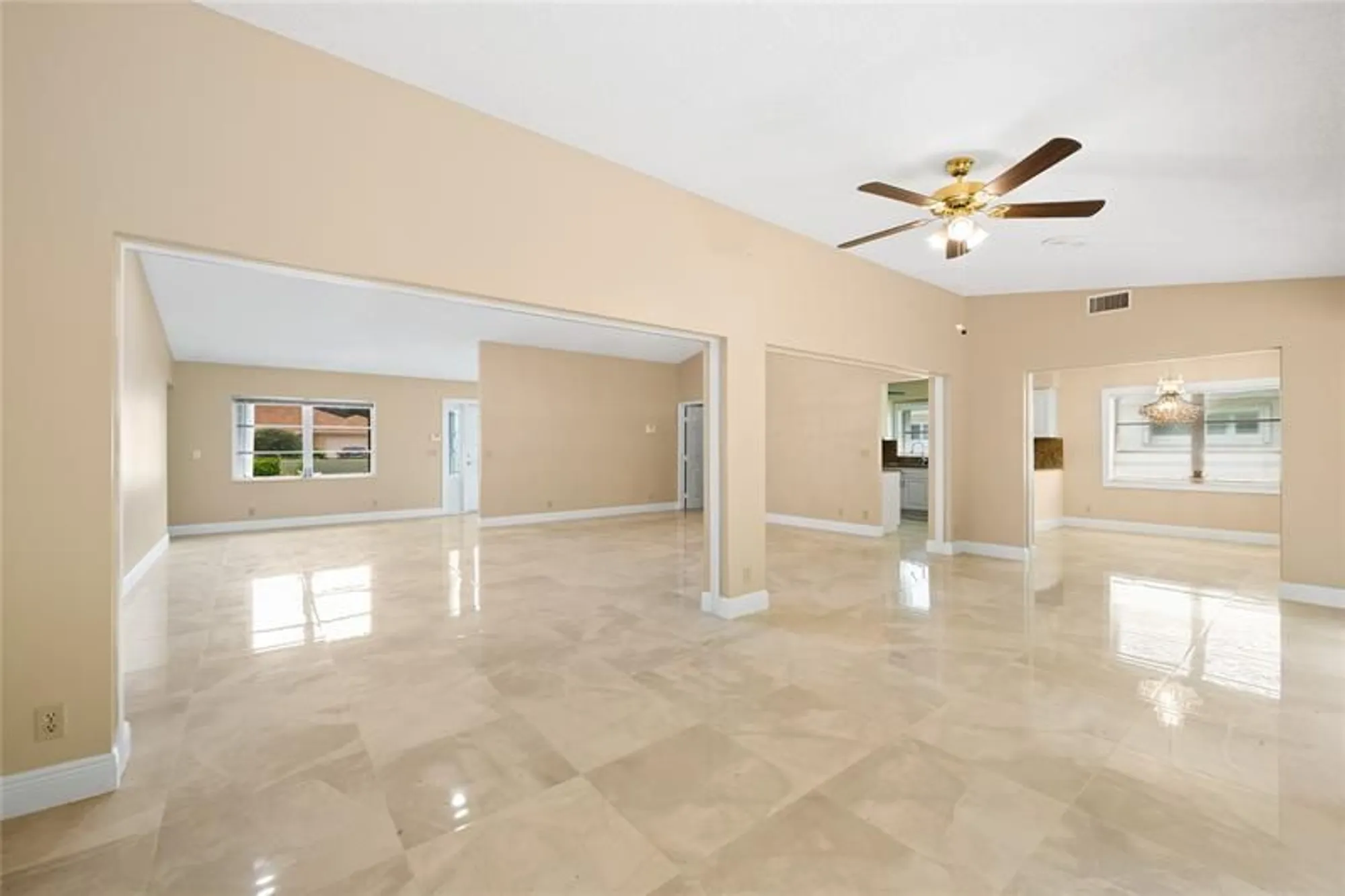 Property Slideshow image 14 of 43 | 10911 greentrail dr, Boynton Beach, FL, 33436