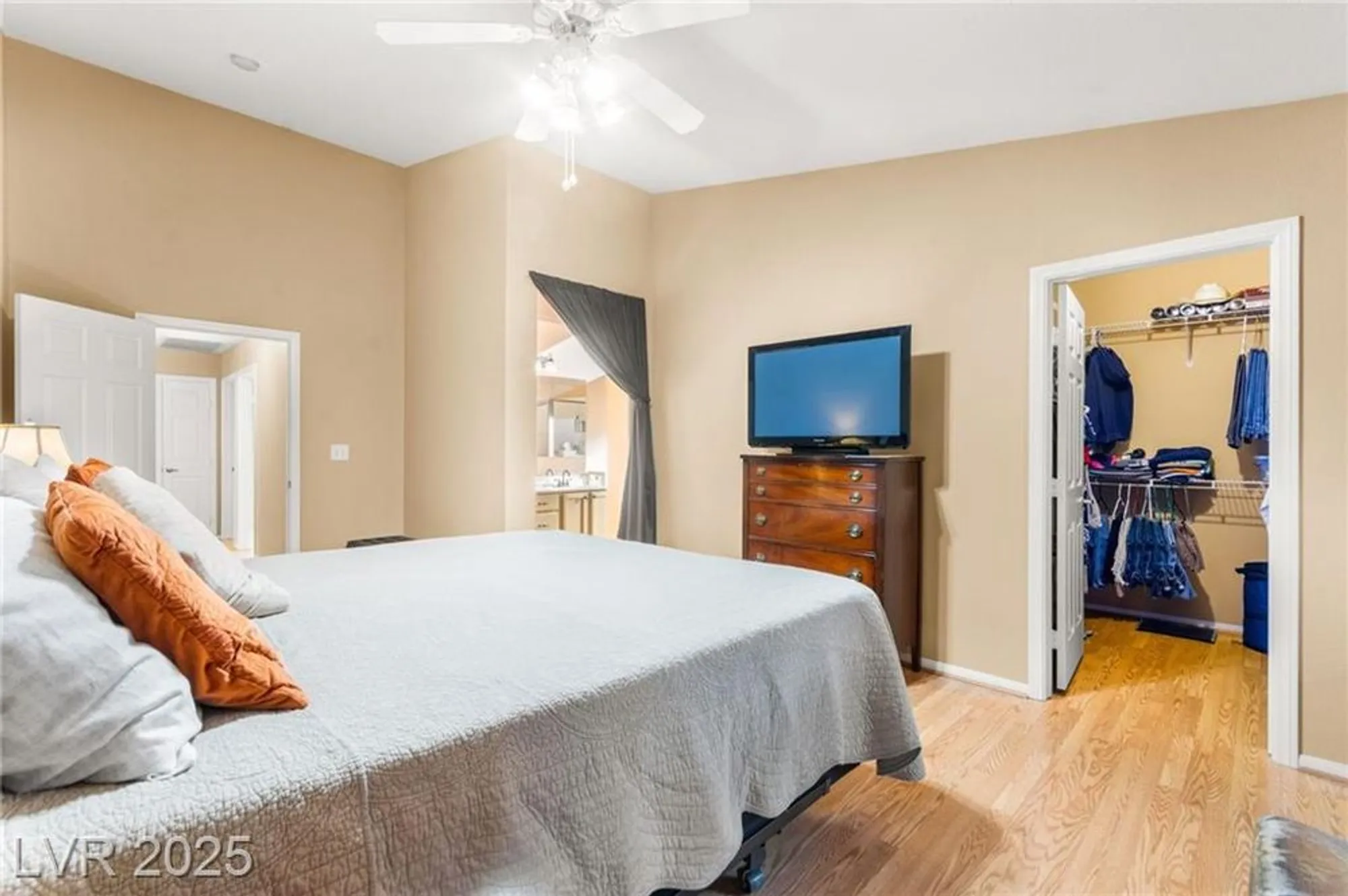 Property Slideshow image 29 of 65 | 5245 woodlawn ln, Las Vegas, NV, 89130