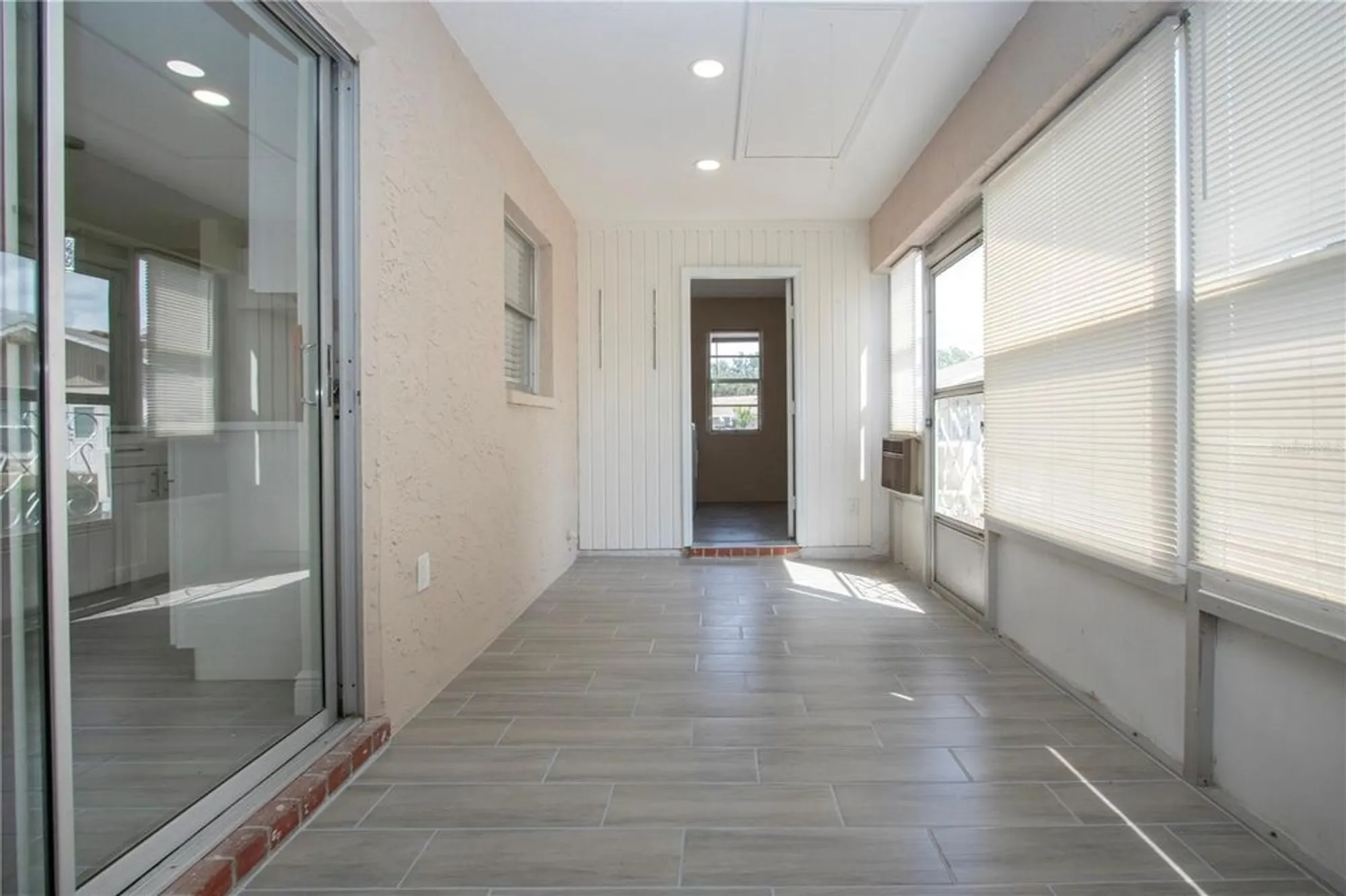 Property Slideshow image 27 of 72 | 1906 canterbury ln 20, Sun City Center, FL, 33573