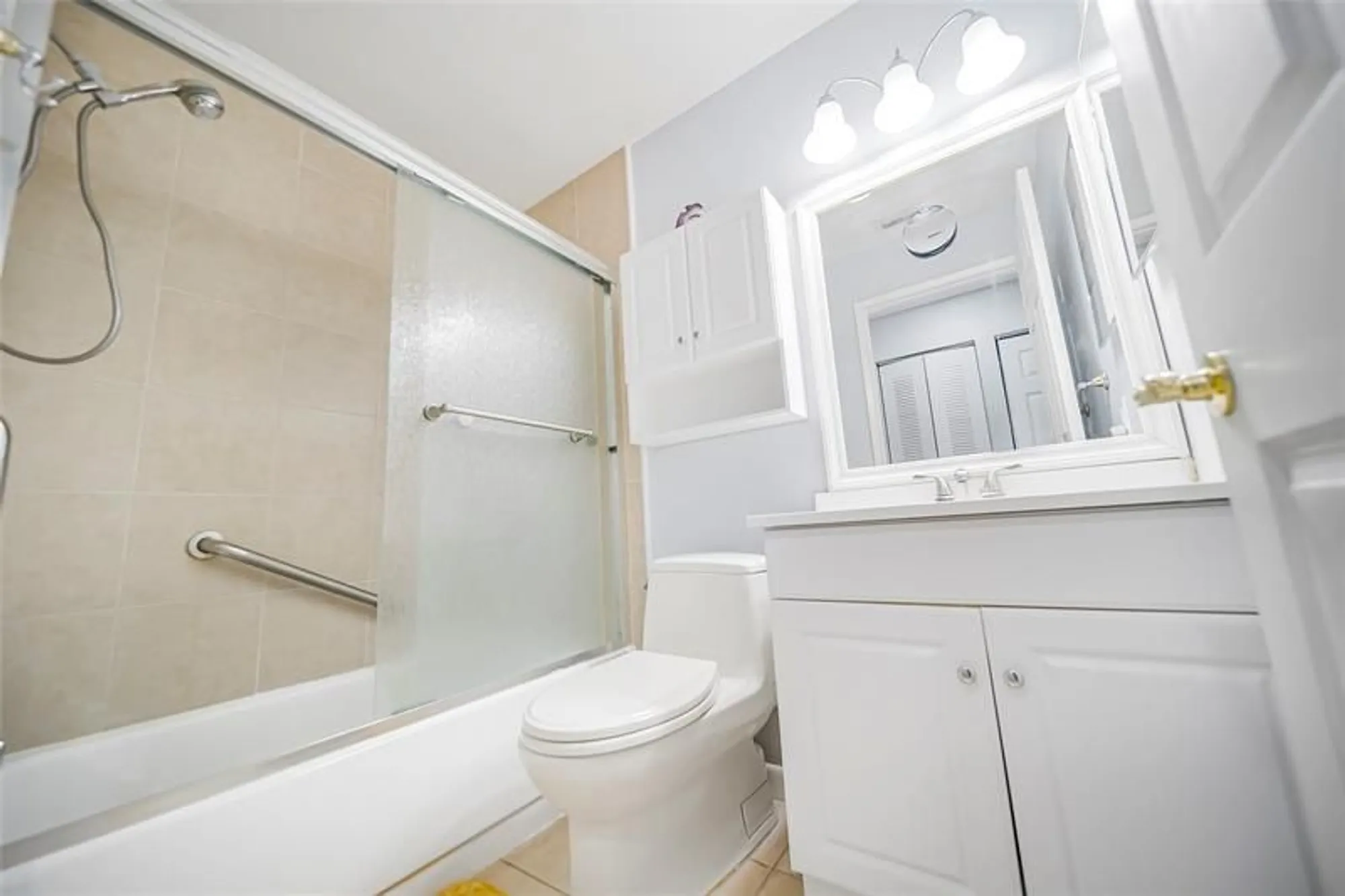 Property Slideshow image 23 of 34 | 18527 horizon ave b, Boca Raton, FL, 33496
