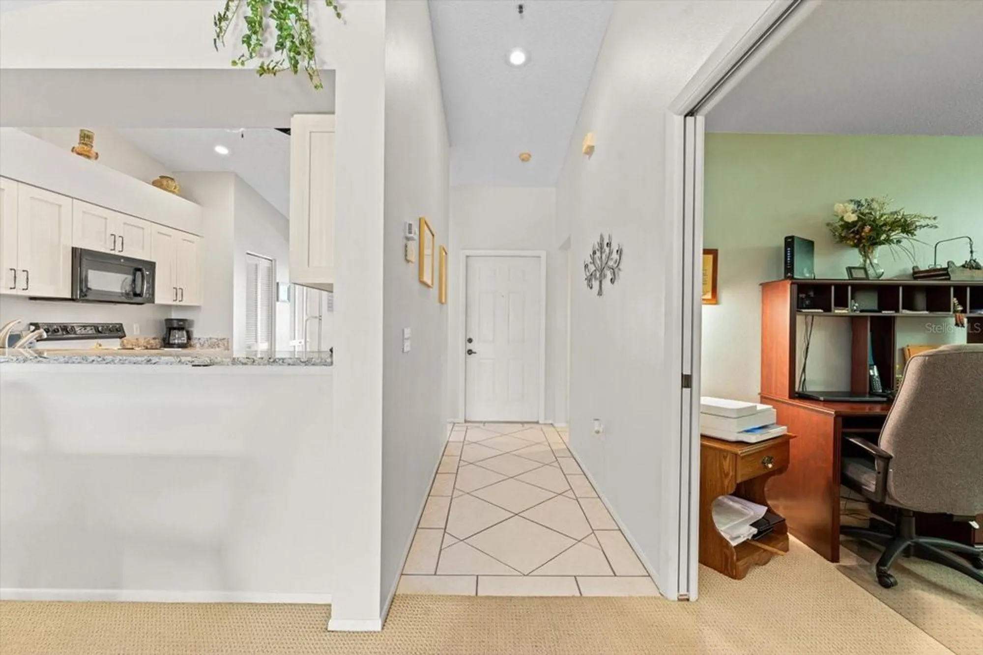 Property Slideshow image 31 of 67 | 6908 drewrys blf apt 711, Bradenton, FL, 34203