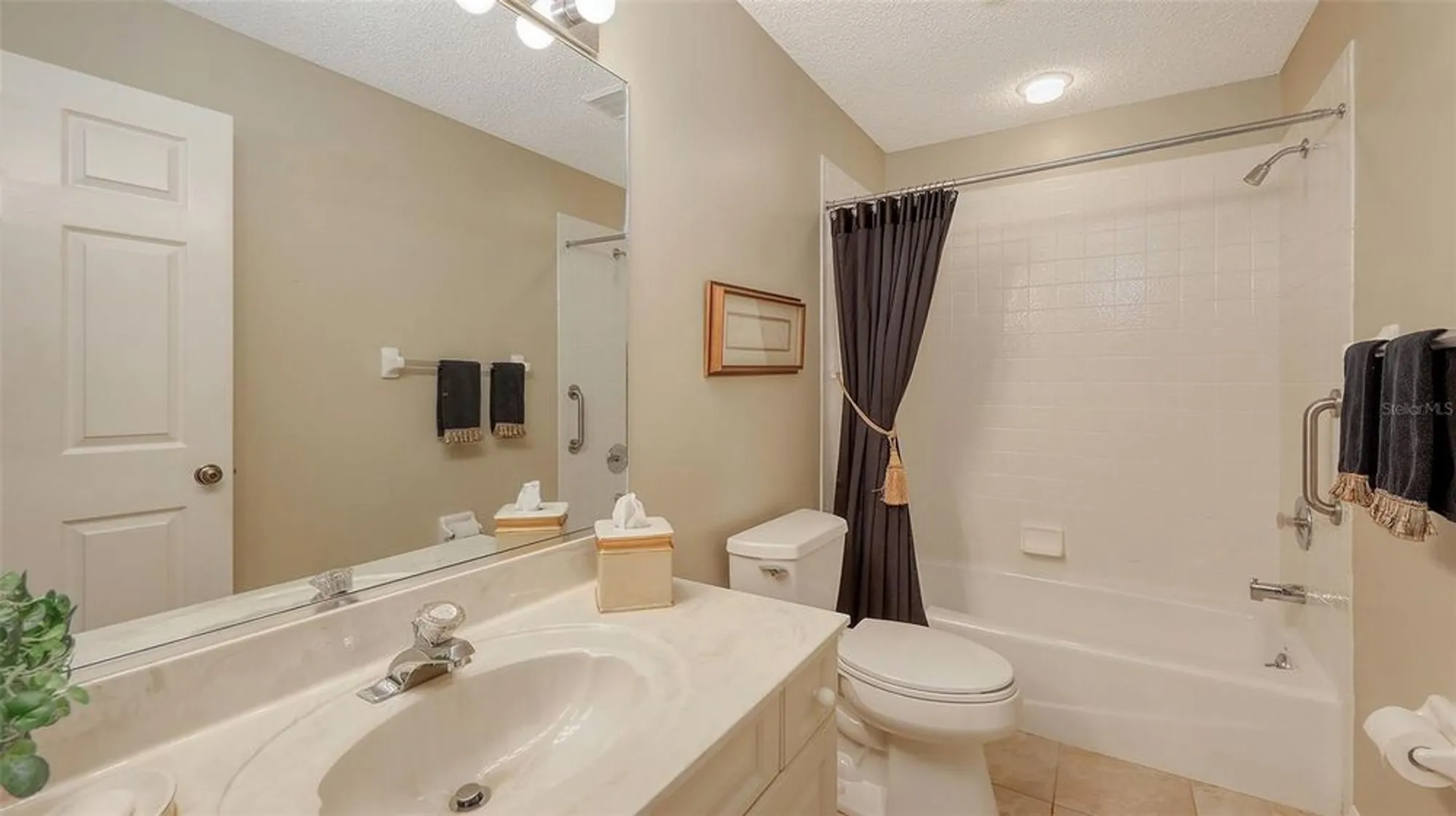 Property Slideshow image 21 of 35 | 5568 country club way, Sarasota, FL, 34243