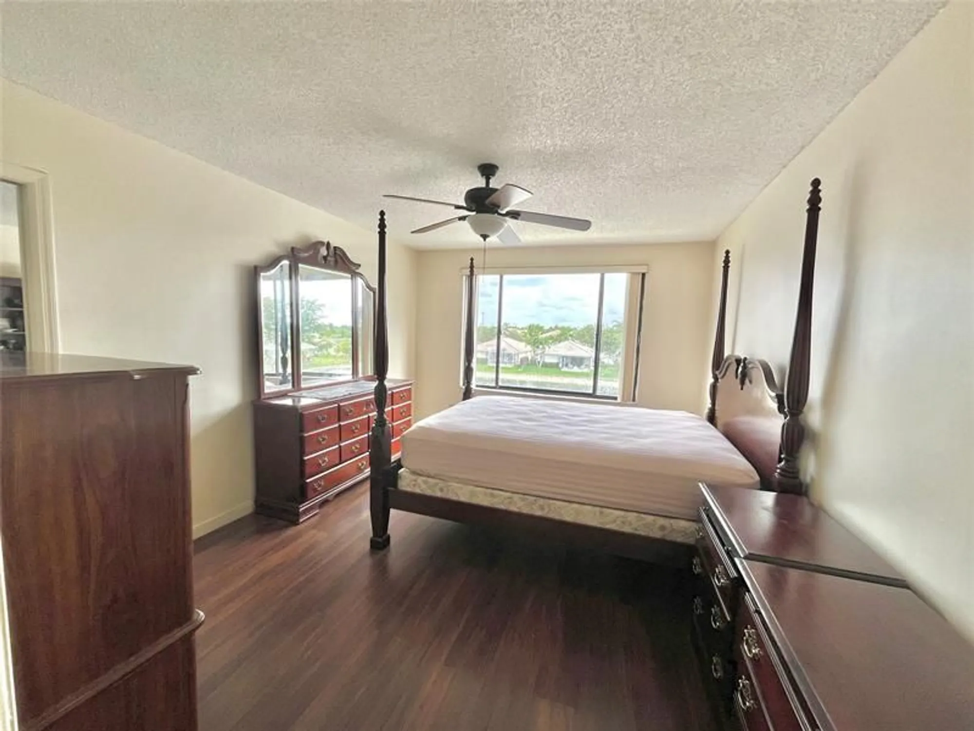 Property Slideshow image 12 of 29 | 9691 n belfort cir 305, Tamarac, FL, 33321