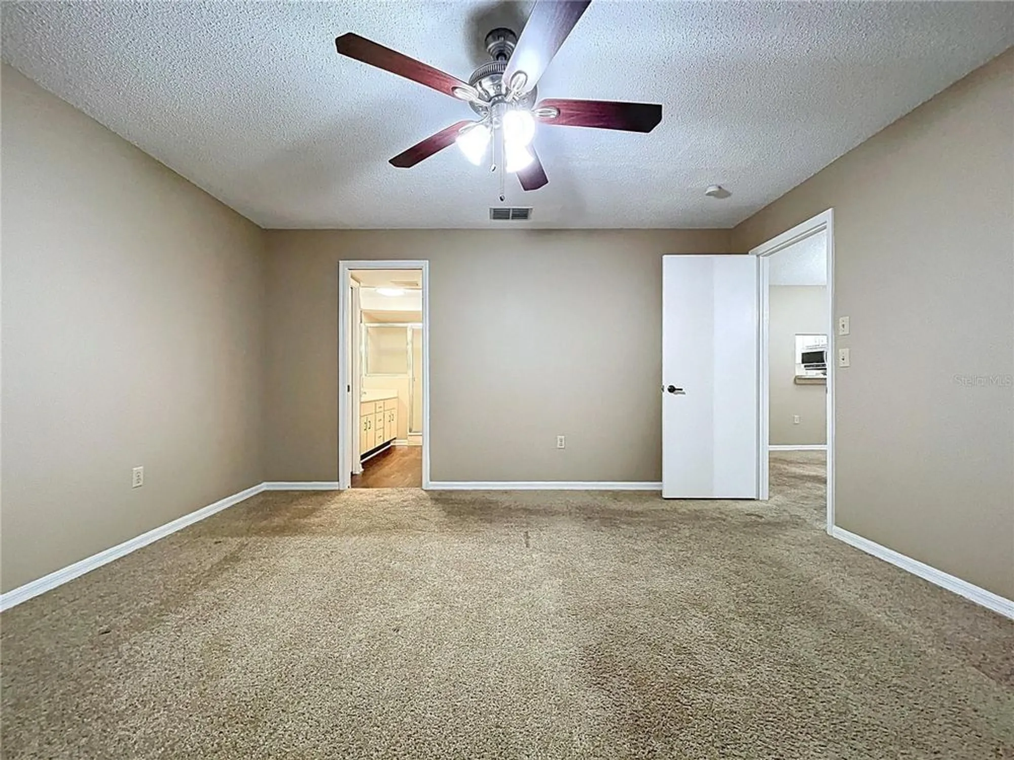 Property Slideshow image 42 of 59 | 2020 lakeview dr apt 203, Clearwater, FL, 33763