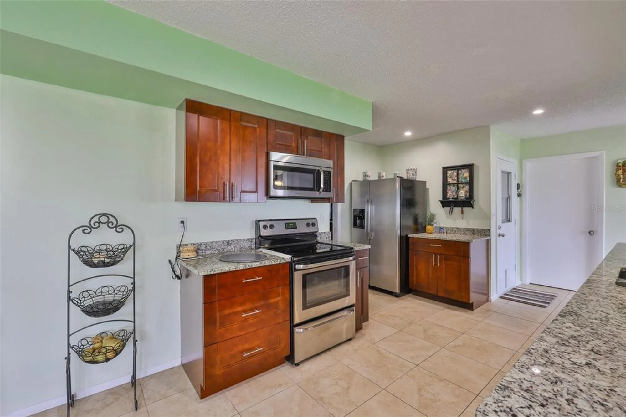 Property Slideshow image 10 of 48 | 613 la jolla ave, Sun City Center, FL, 33573