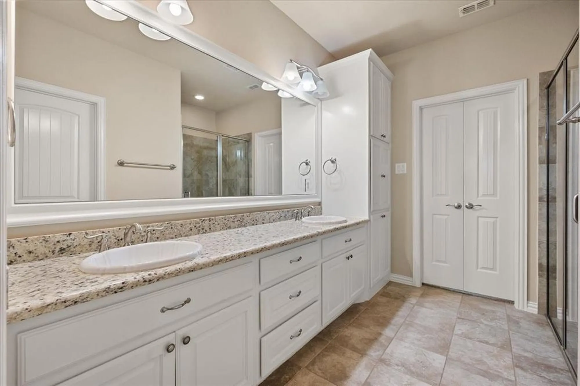 Property Slideshow image 17 of 39 | 2815 vista azul pl 2815, Mansfield, TX, 76063