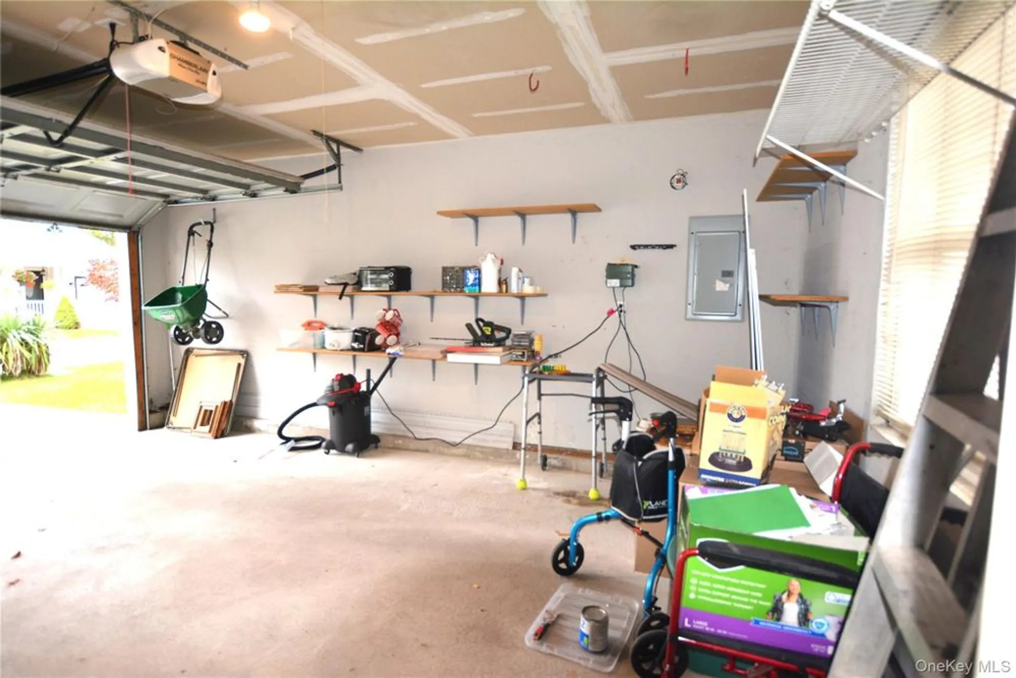 Property Slideshow image 22 of 25 | 1 willow ct, Manorville, NY, 11949