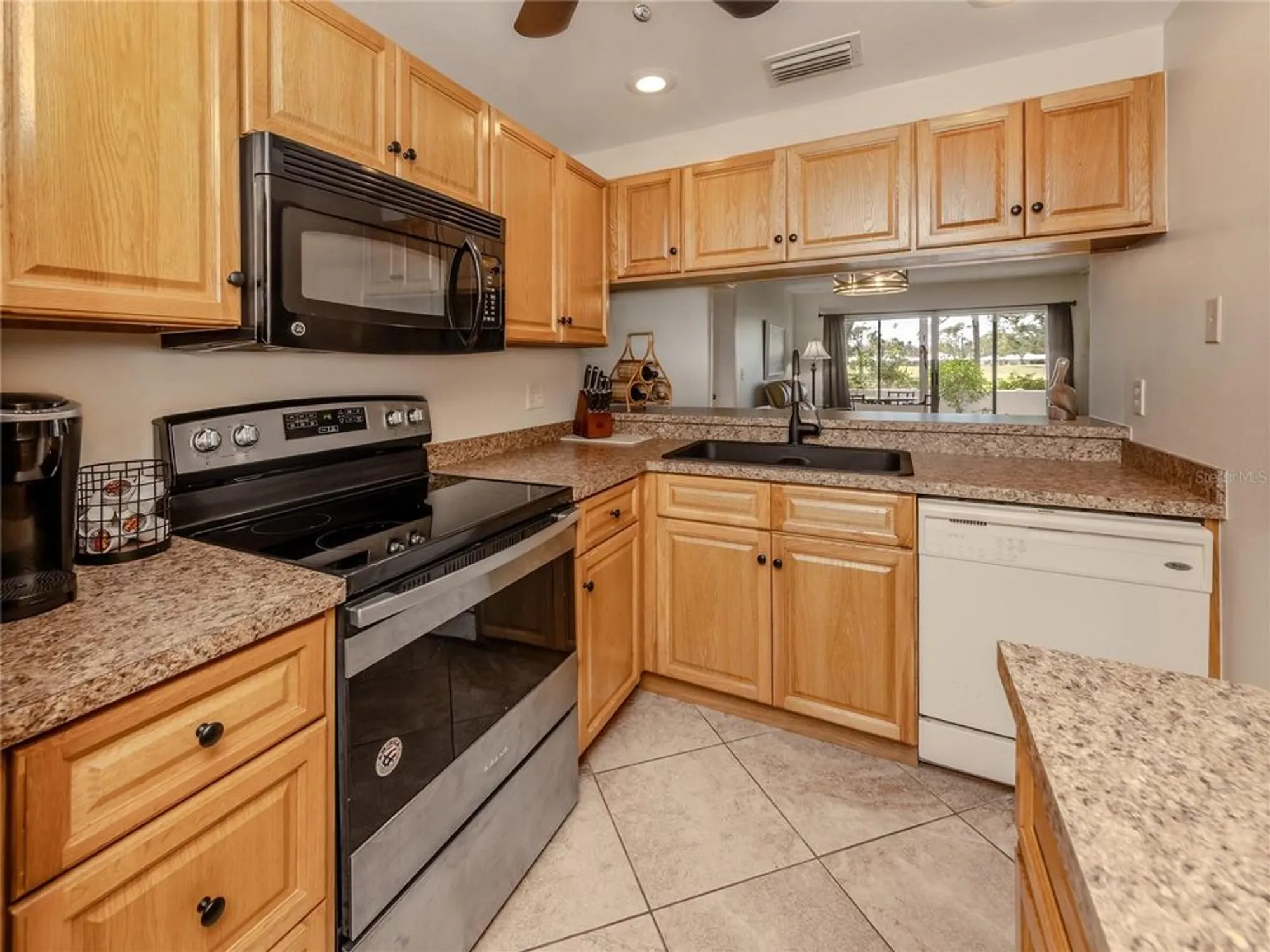 Property Slideshow image 14 of 68 | 437 cerromar ln unit 312, Venice, FL, 34293