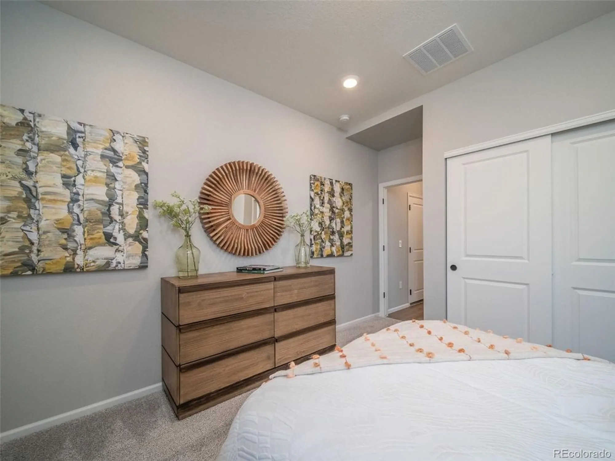 Property Slideshow image 14 of 17 | 21875 e 51st dr, Aurora, CO, 80019