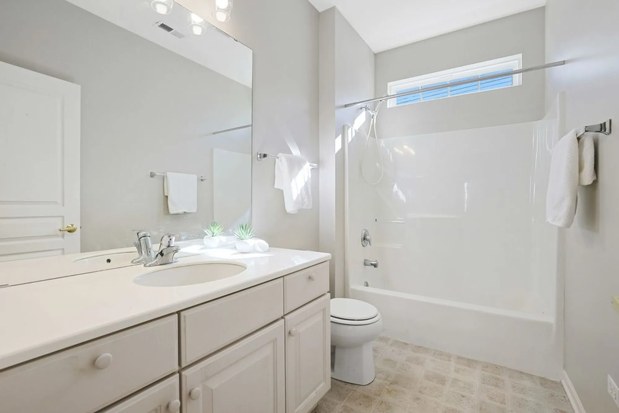 Property Slideshow image 19 of 30 | 13728 chestnut ln, Huntley, IL, 60142