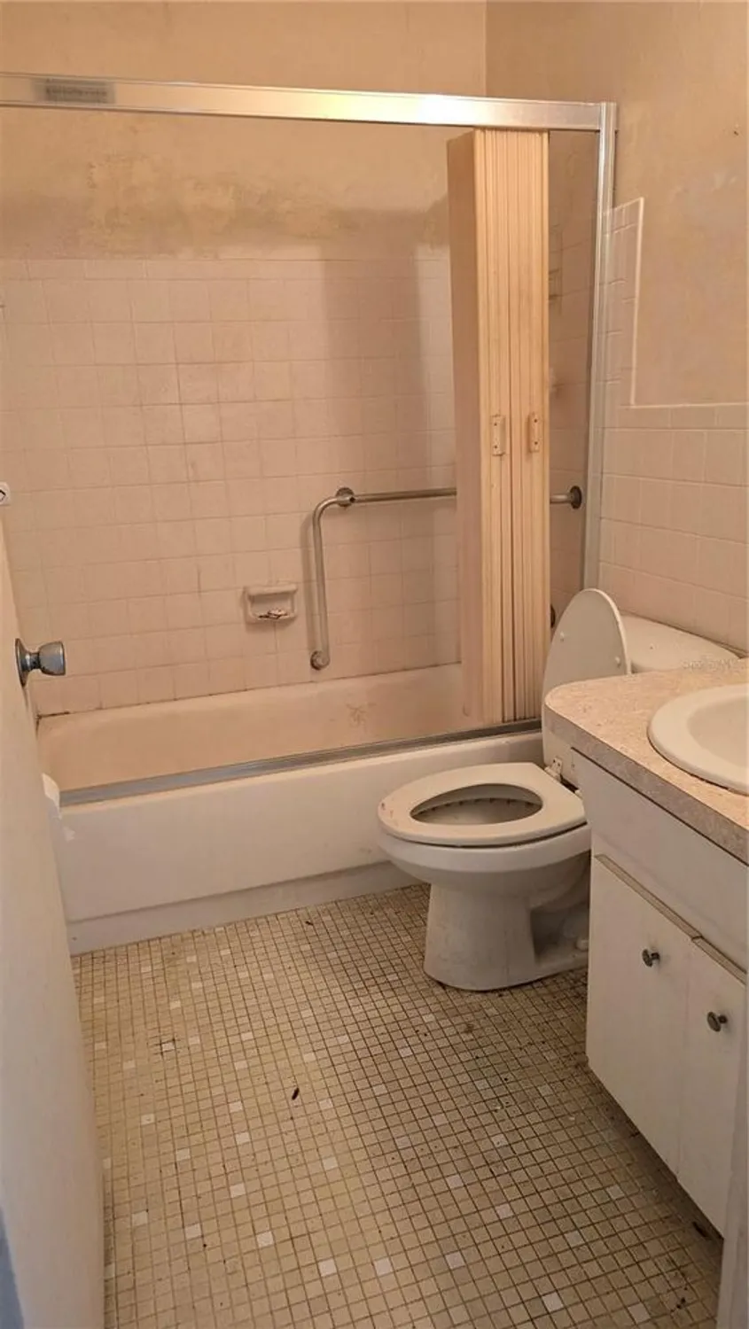 Property Slideshow image 17 of 25 | 2461 canadian way 33, Clearwater, FL, 33763