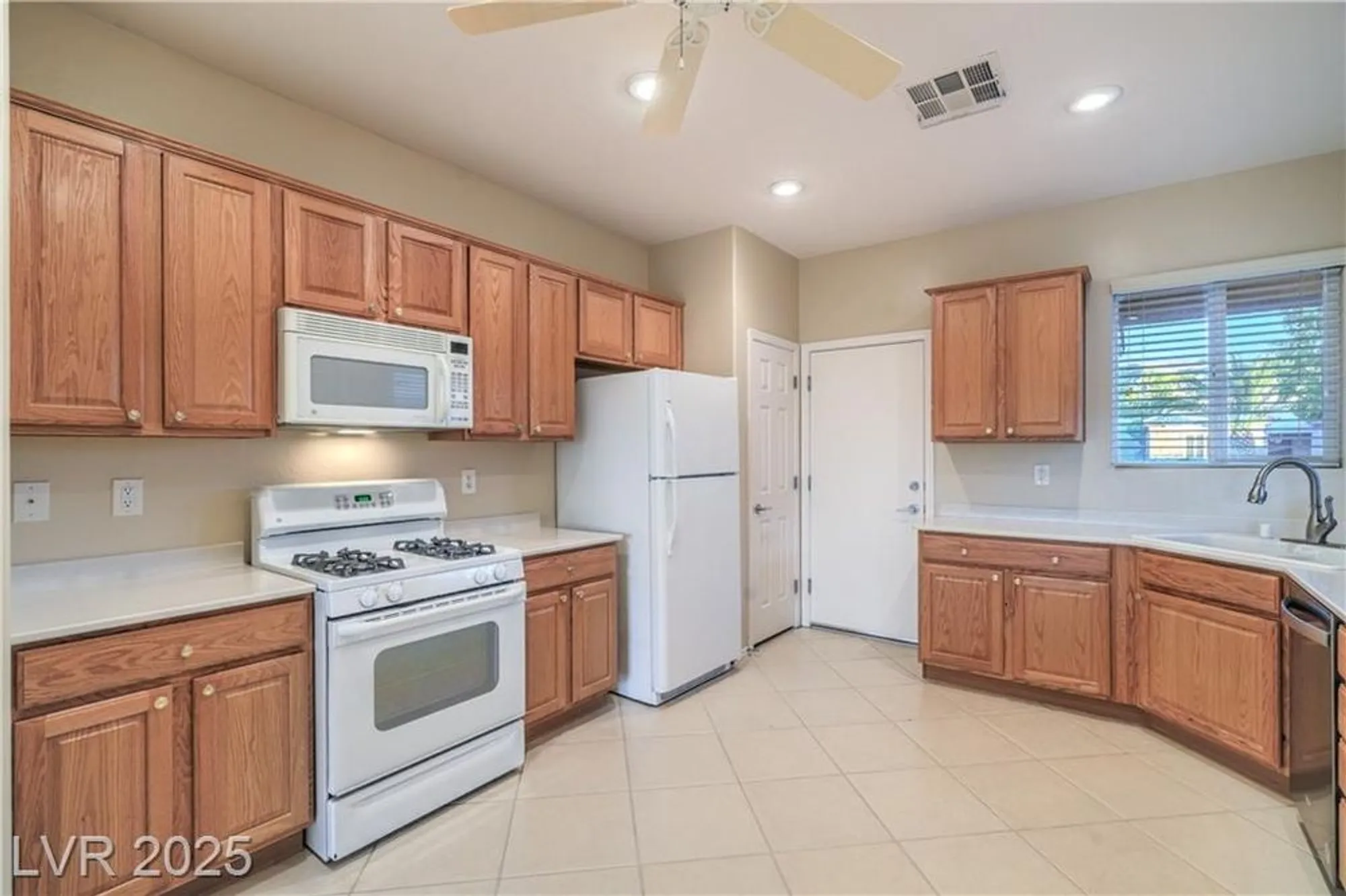 Property Slideshow image 9 of 55 | 2504 ashen light dr, Henderson, NV, 89044