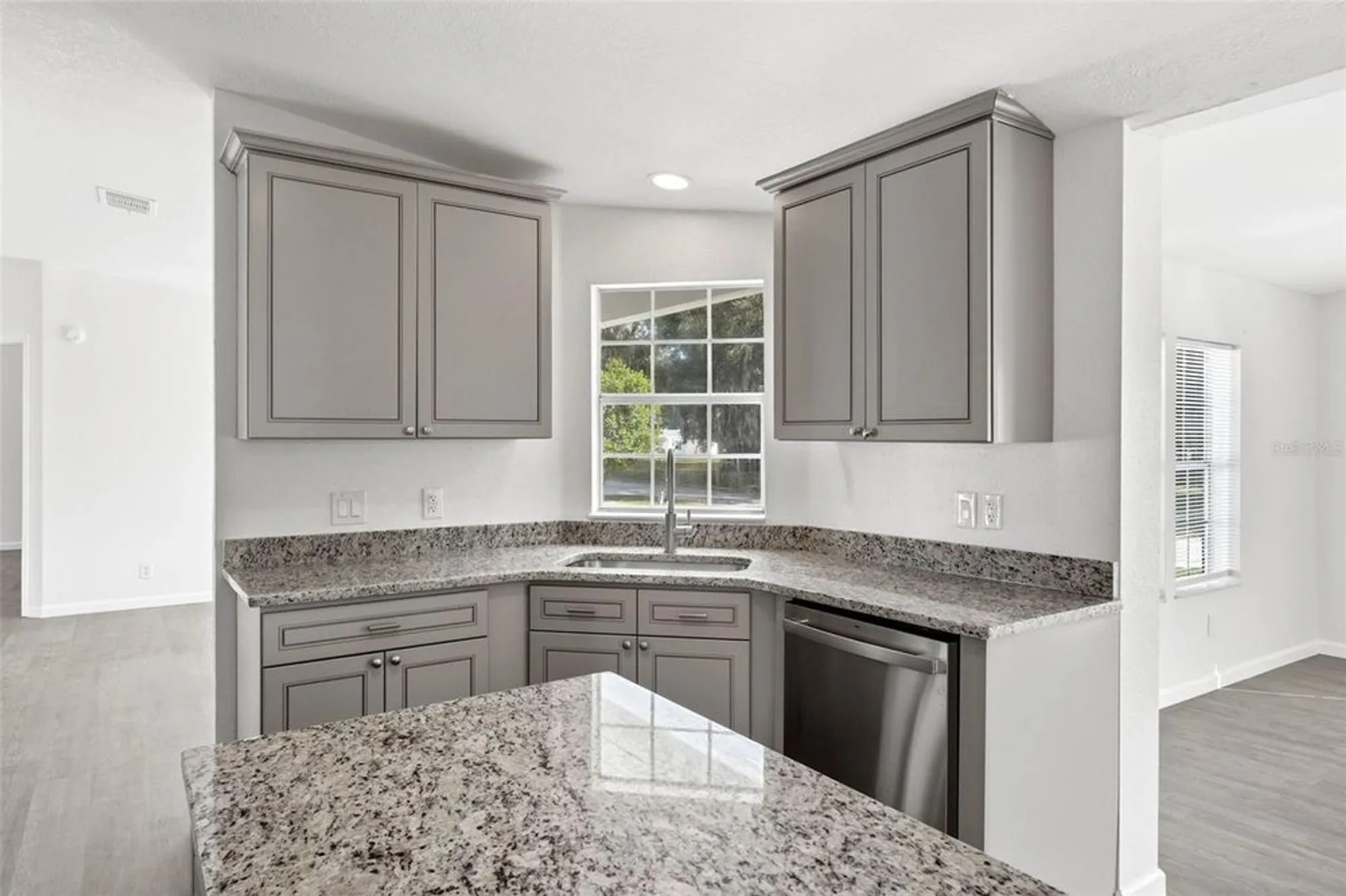 Property Slideshow image 5 of 38 | 5180 lexington cir, Wildwood, FL, 34785