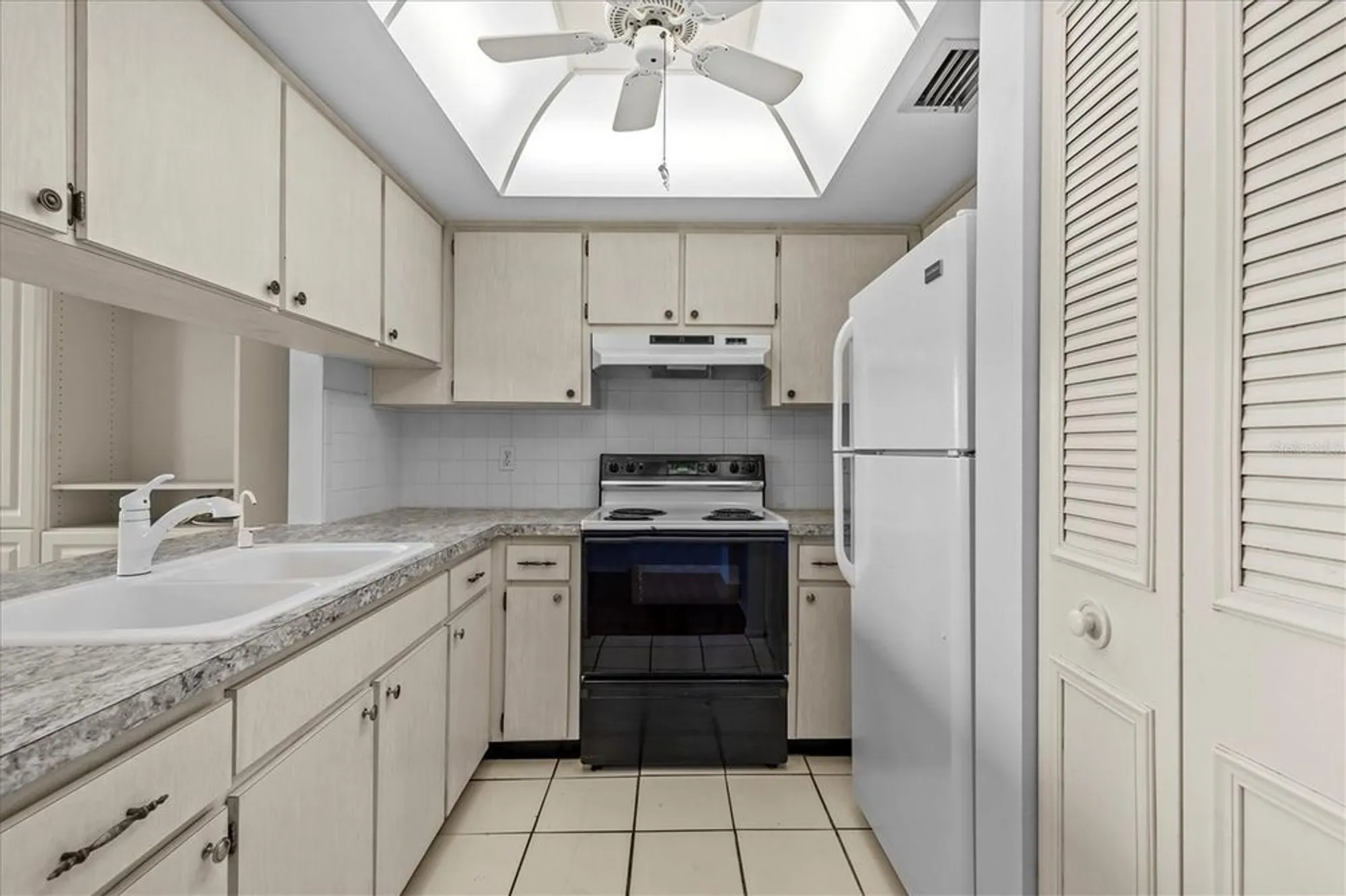 Property Slideshow image 10 of 35 | 1250 s pinellas ave 804, Tarpon Springs, FL, 34689