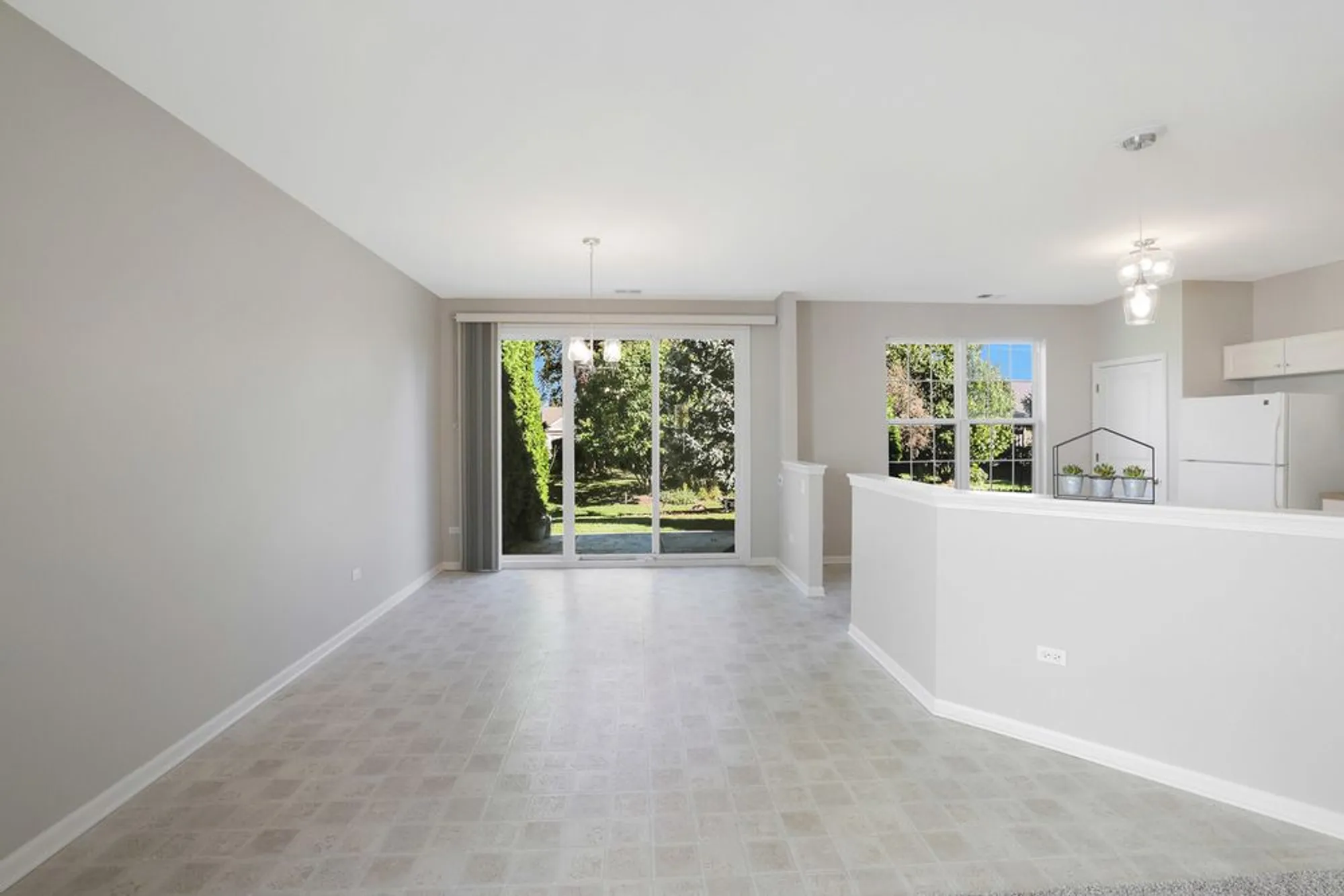 Property Slideshow image 6 of 30 | 13728 chestnut ln, Huntley, IL, 60142