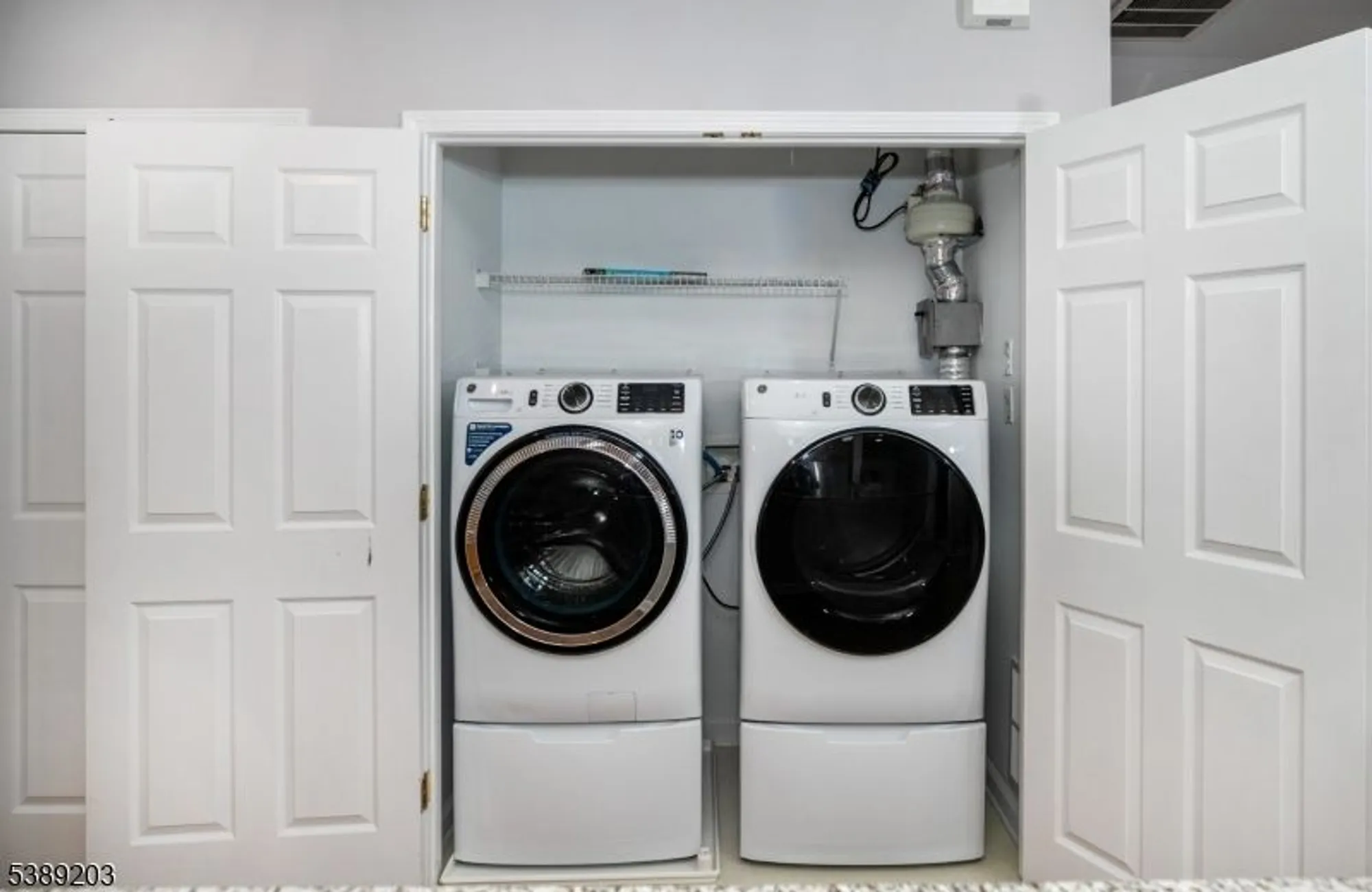 Property Slideshow image 4 of 32 | 11 zachary way, Mount Arlington, NJ, 07856